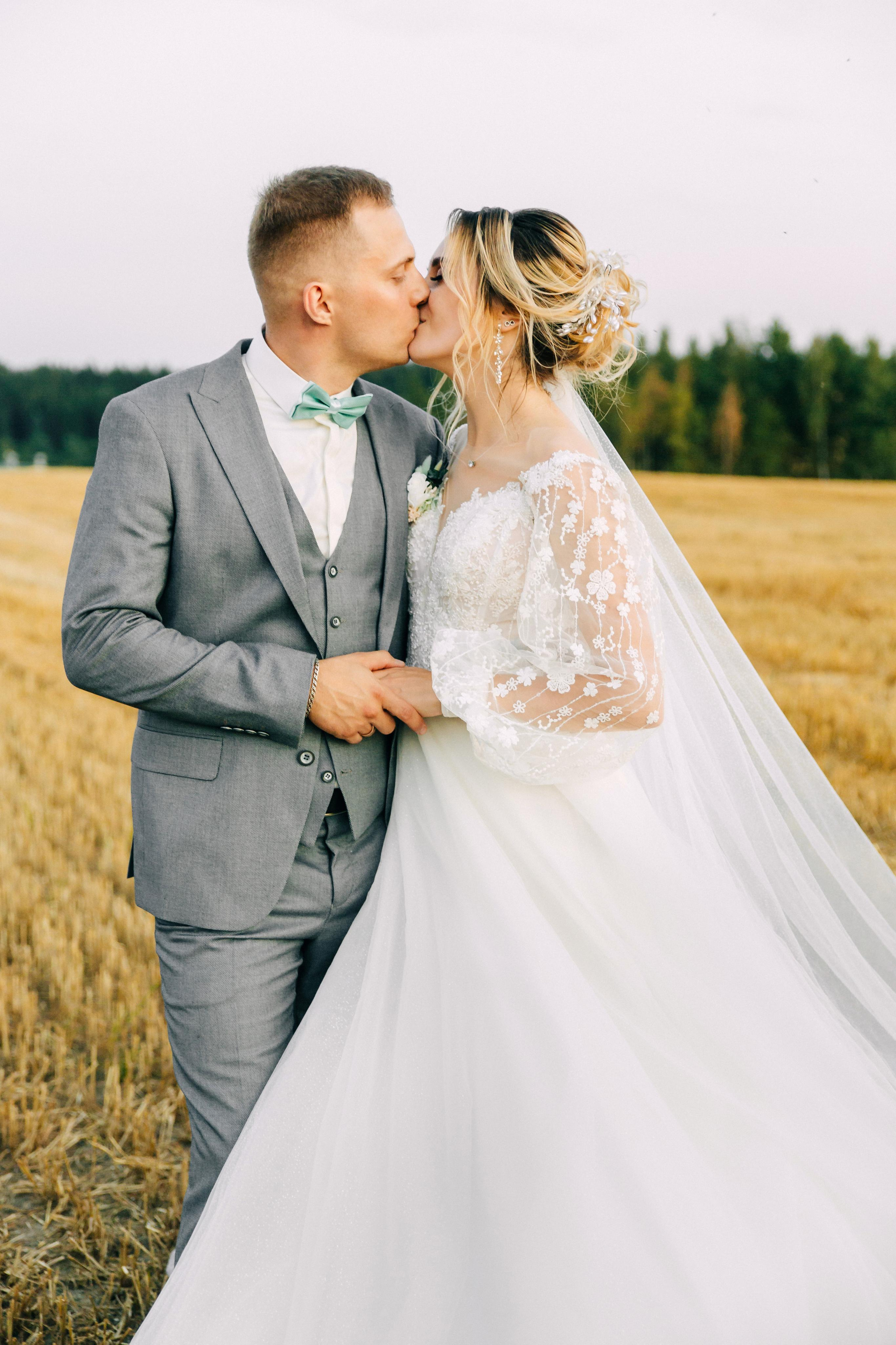 Свадебный фотограф Александр Кожарский