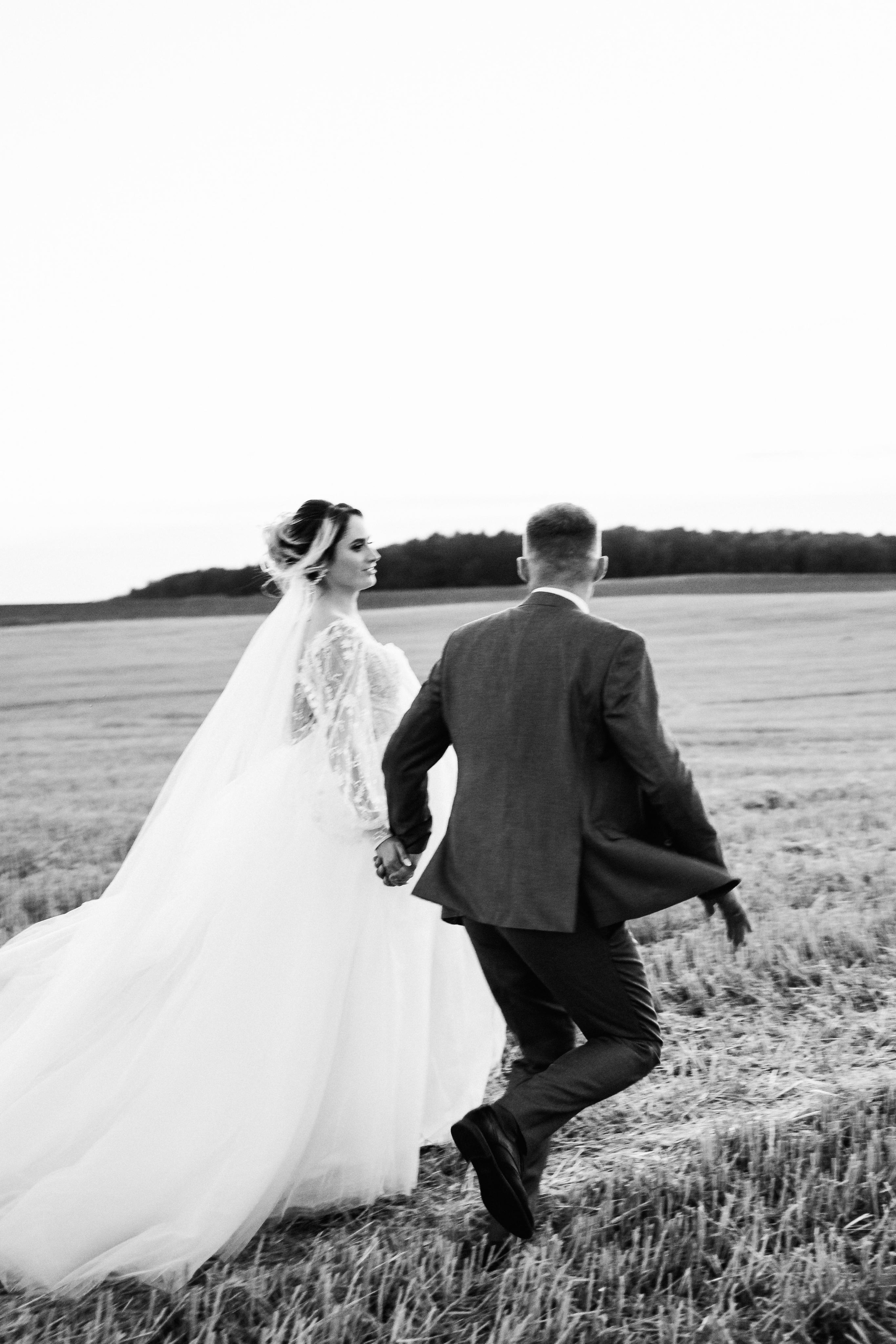 Свадебный фотограф Александр Кожарский