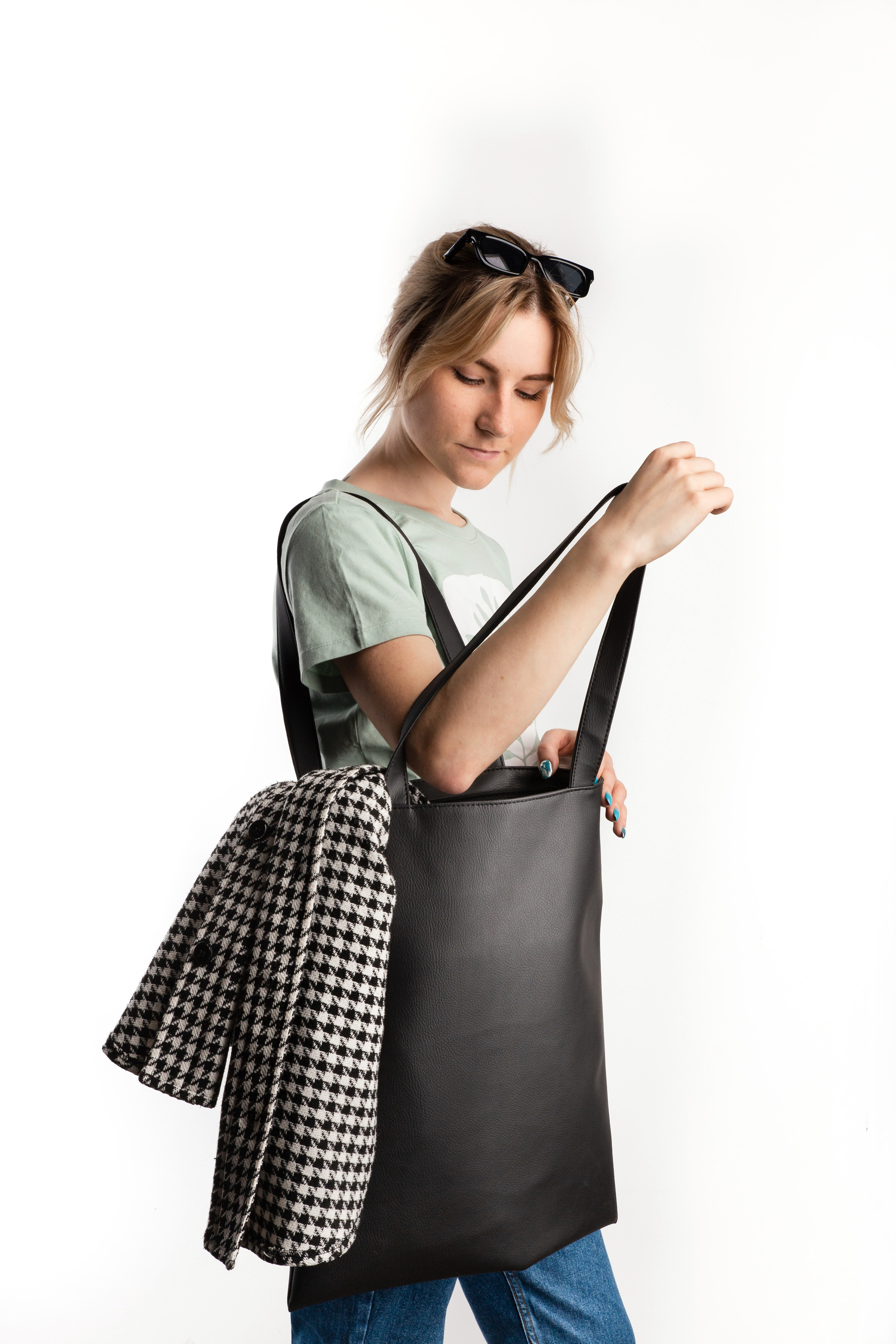 Предметный фотограф Александр Кожарский