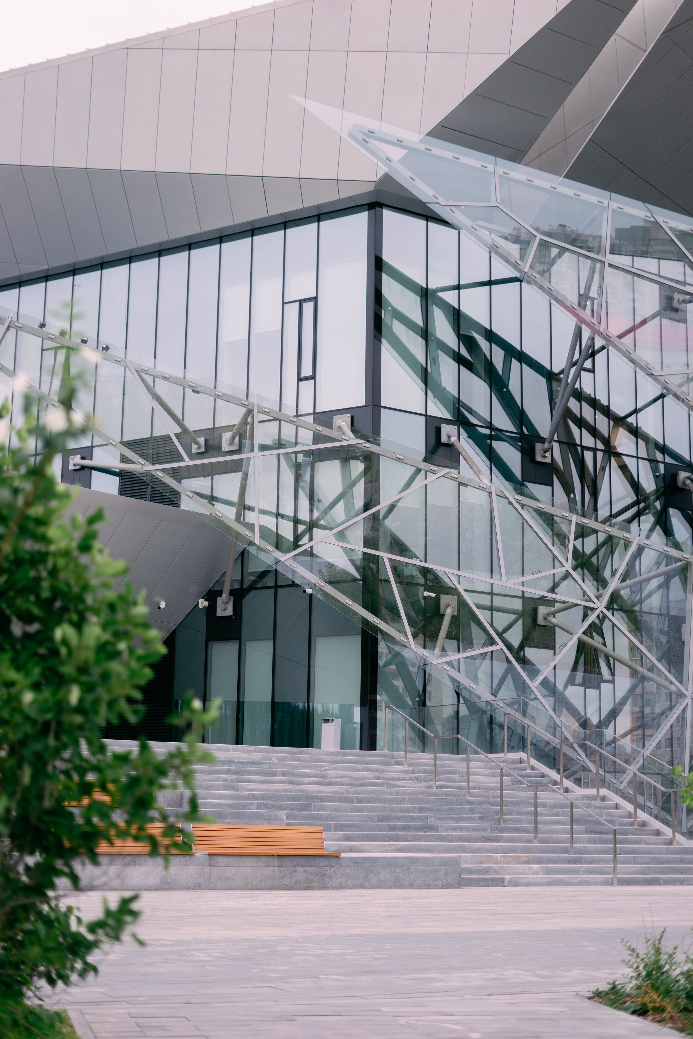 У театра Камала. Фотограф в Казани Алсу Багабиева