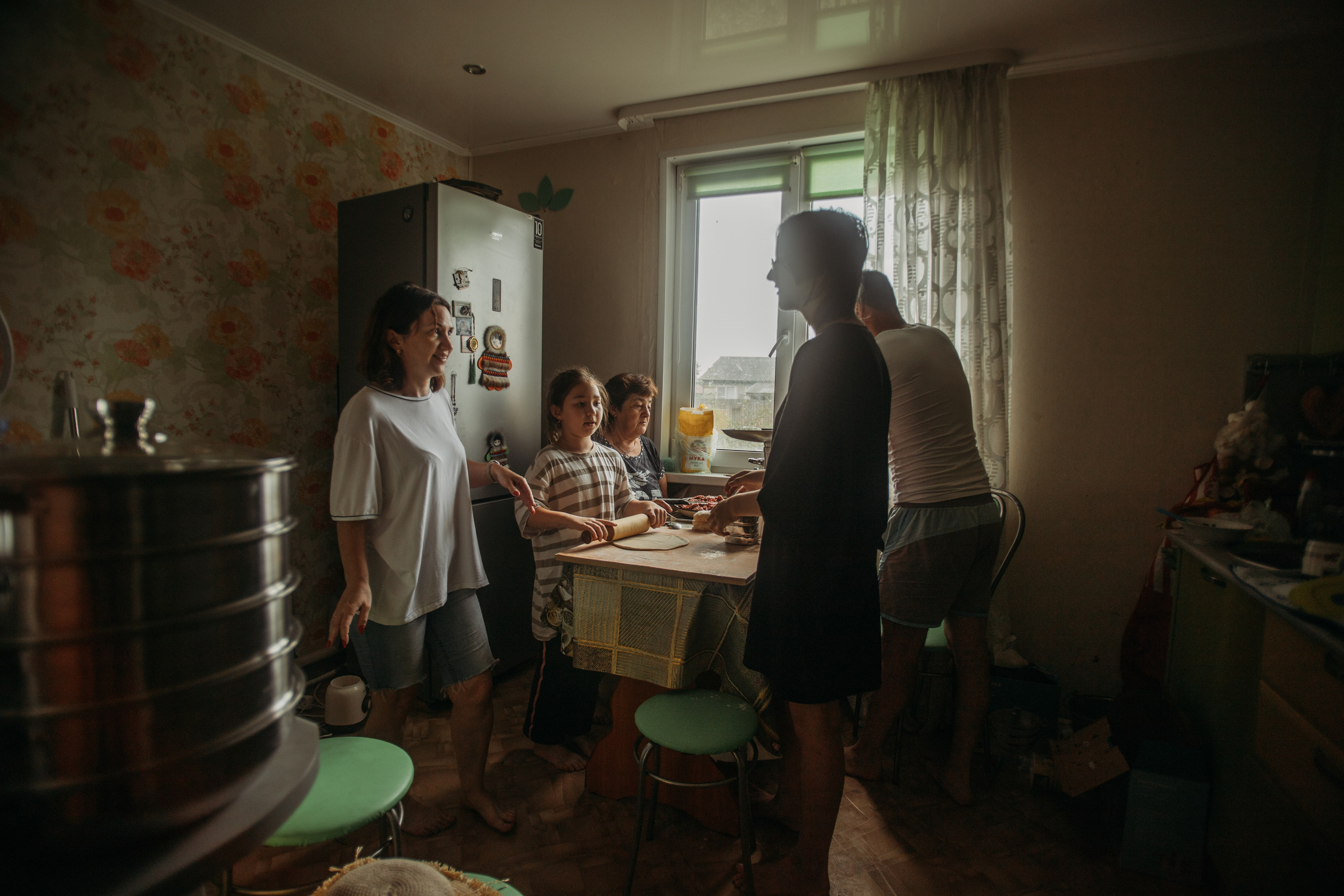 Домашняя фотосессия моей семьи. Венера Гайн. Репортажный фотограф  Тюмень. Обучение фотографии с 0