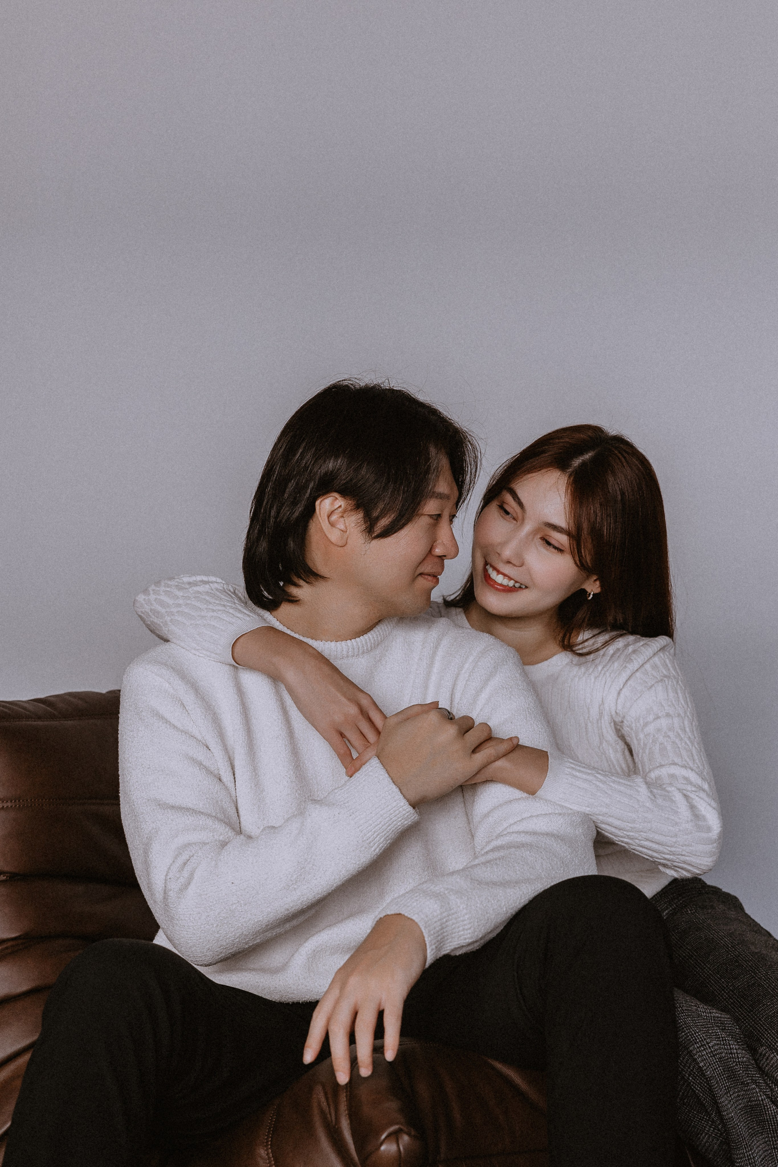 Love story в Пусане в студии с естественным и искусственным светом. ВАШ ФОТОГРАФ В ПУСАНЕ (Южная Корея) Александра Ануфрий