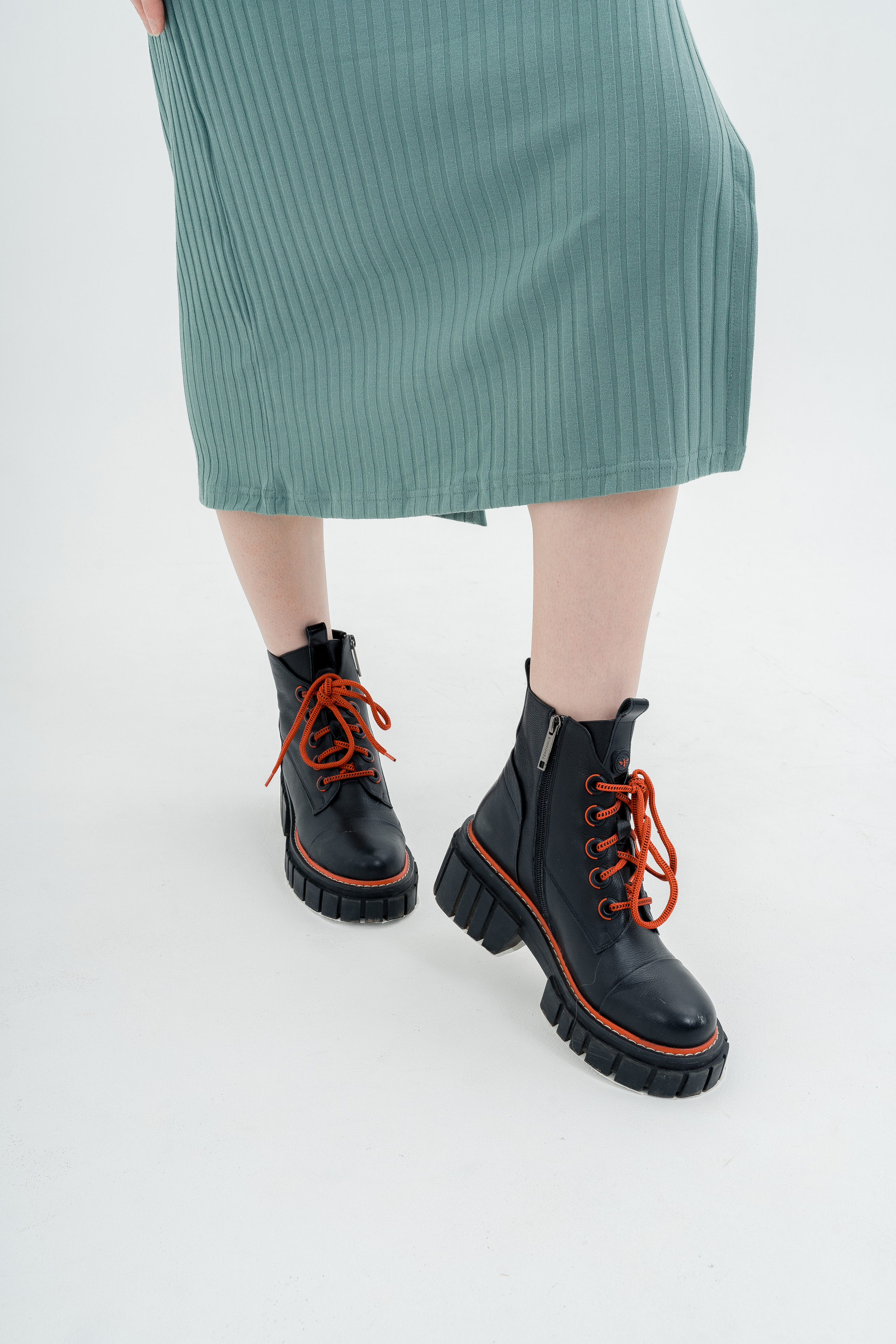 Съемка для маркетплейсов. Репетитор по биологии и химии ОГЭ ЕГЭ и нейрофотограф — Елизавета