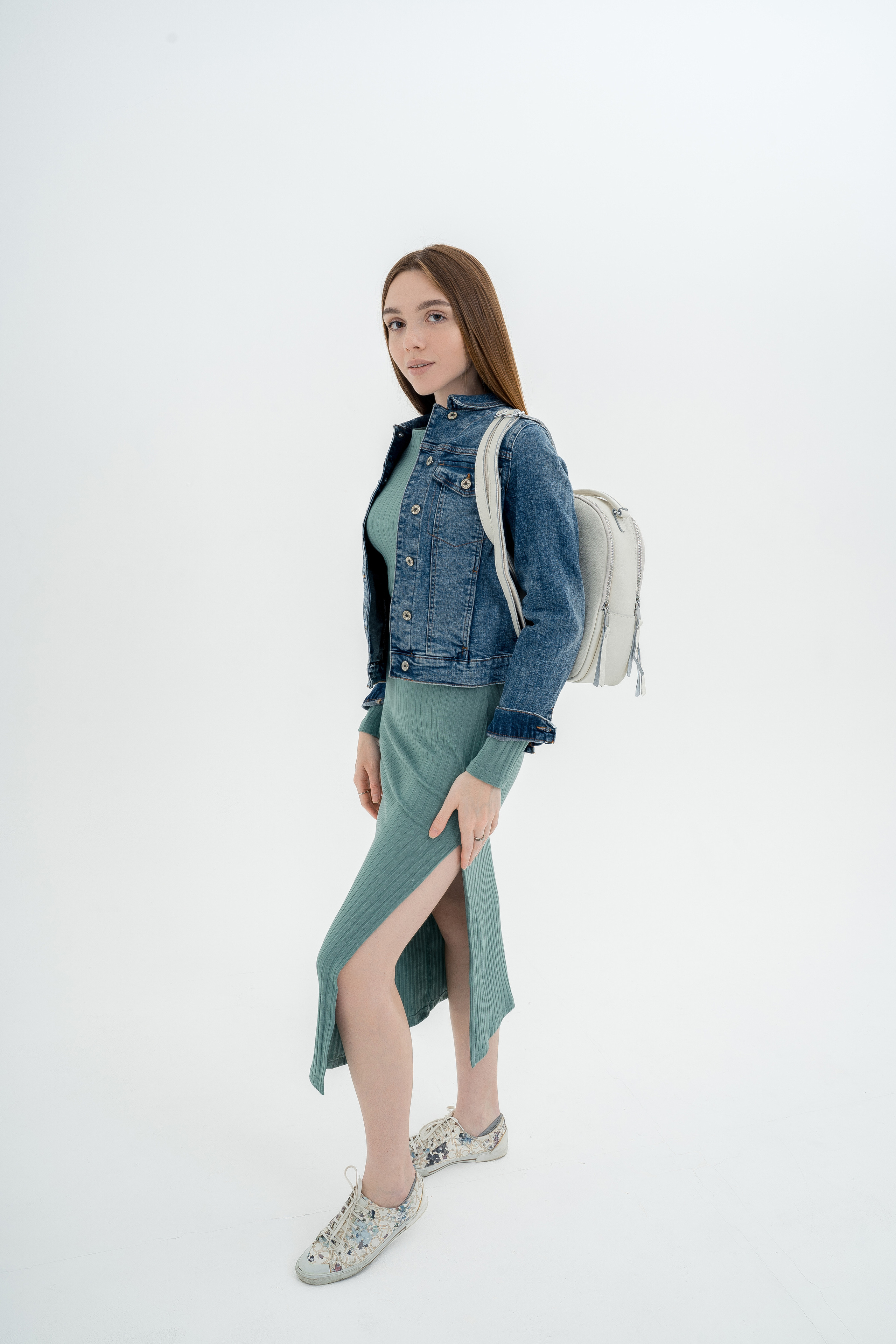 Съемка для маркетплейсов. Репетитор по биологии и химии ОГЭ ЕГЭ и нейрофотограф — Елизавета