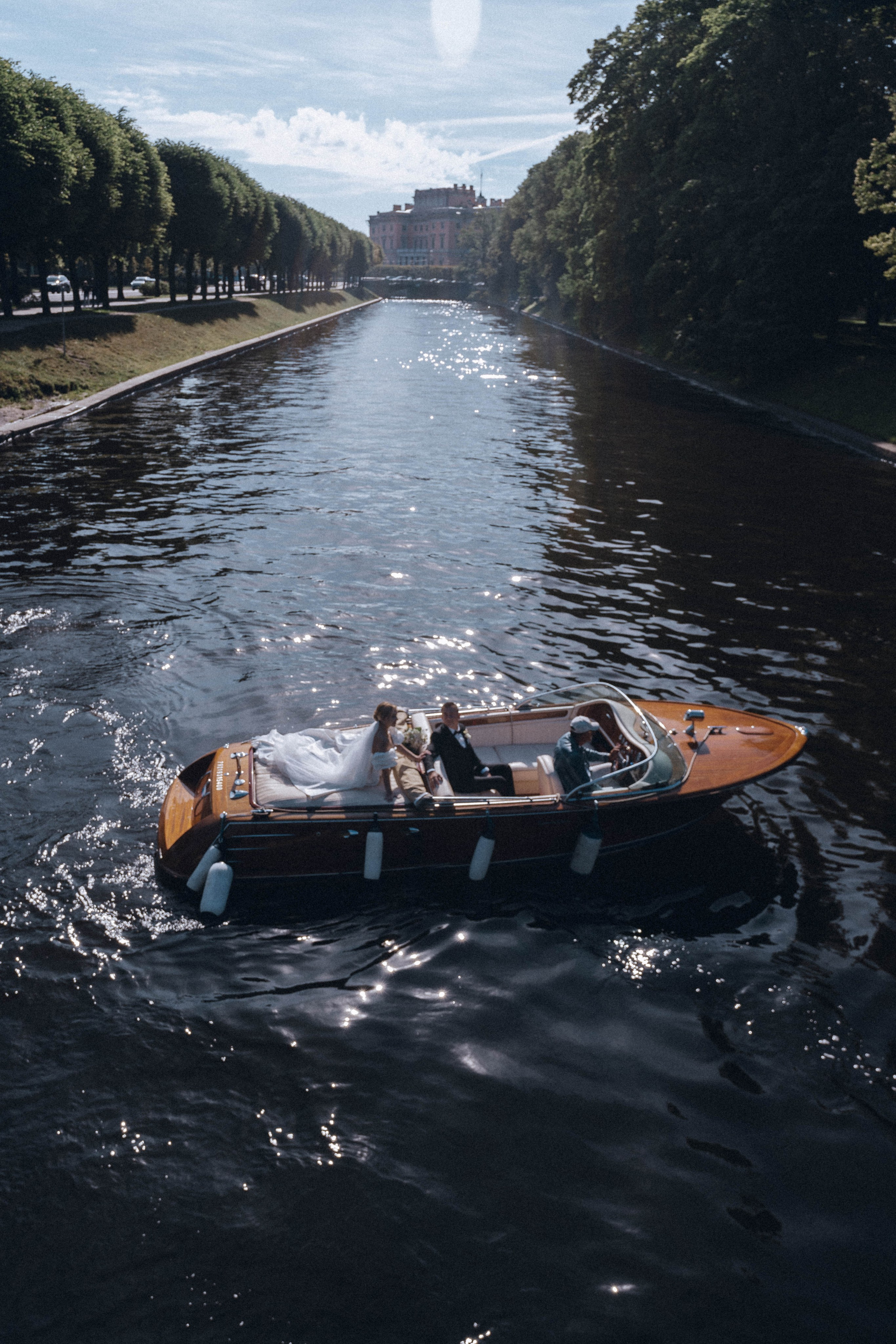 СВАДЕНБНАЯ СЬЕМКА НА КАТЕРЕ ПО КАНАЛАМ САНКТ-ПЕТЕРБУРГА И В АКВАТОРИИ НЕВЫ. Профессиональный фотограф, Санкт-Петербург — Виктория Богомолова