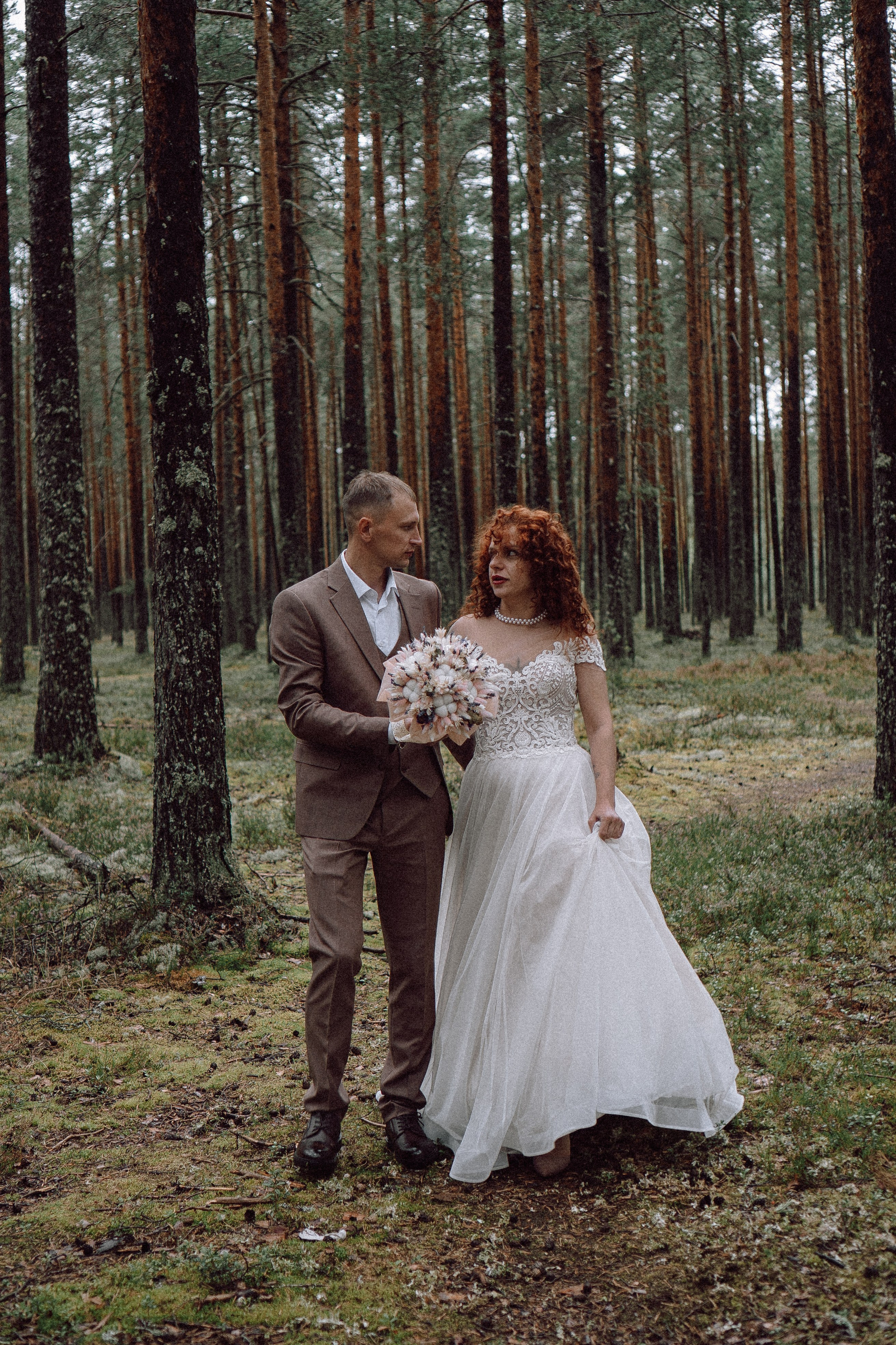 СВАДЕБНАЯ ФОТОСЕССИИЯ ПАРЫ В ГОРОДЕ ПРИОЗЕРСК В СОСНОВОМ ЛЕСУ И С ПИКАПОМ. Профессиональный фотограф, Санкт-Петербург — Виктория Богомолова