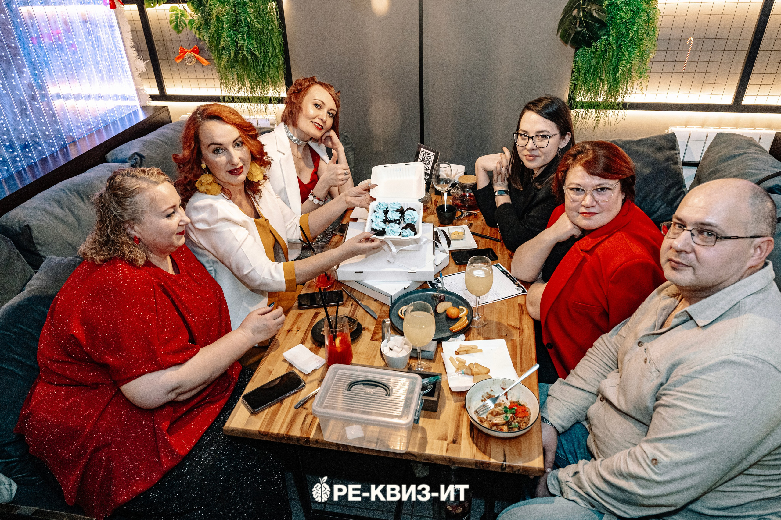 Реквизит — квиз в Зеленодольске и Волжске ZR cafe. Свадебный фотограф в Казани, и Зеленодольске Радик Мухаметов