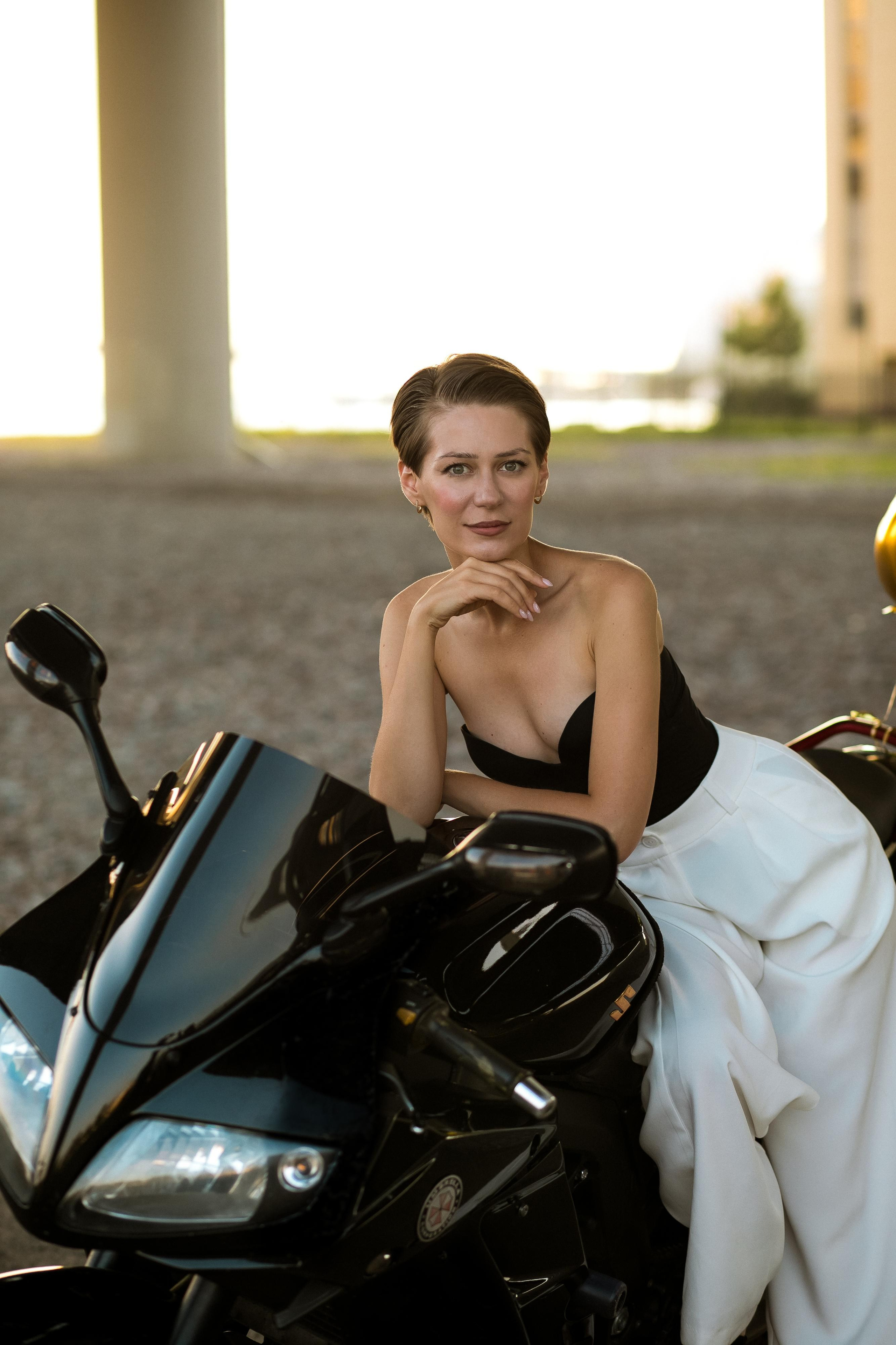 Фотосессия на мотоцикле для девушки. Семейный и свадебный фотограф в Санкт-Петербурге Таша Семёнова