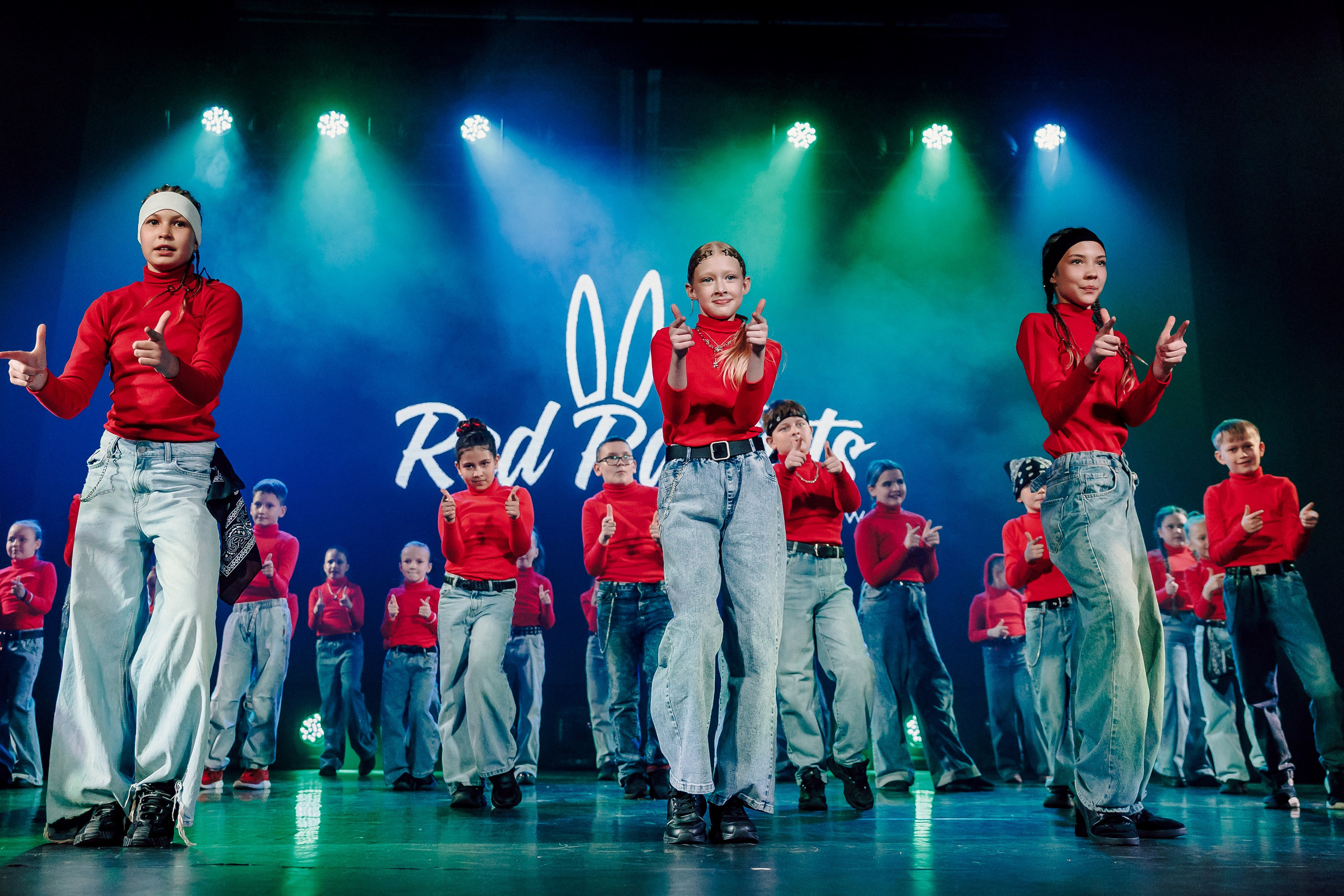 Отчётный концерт танцевальной школы «Red Rabbits» 2025. Лёшка Варзегов — фотограф