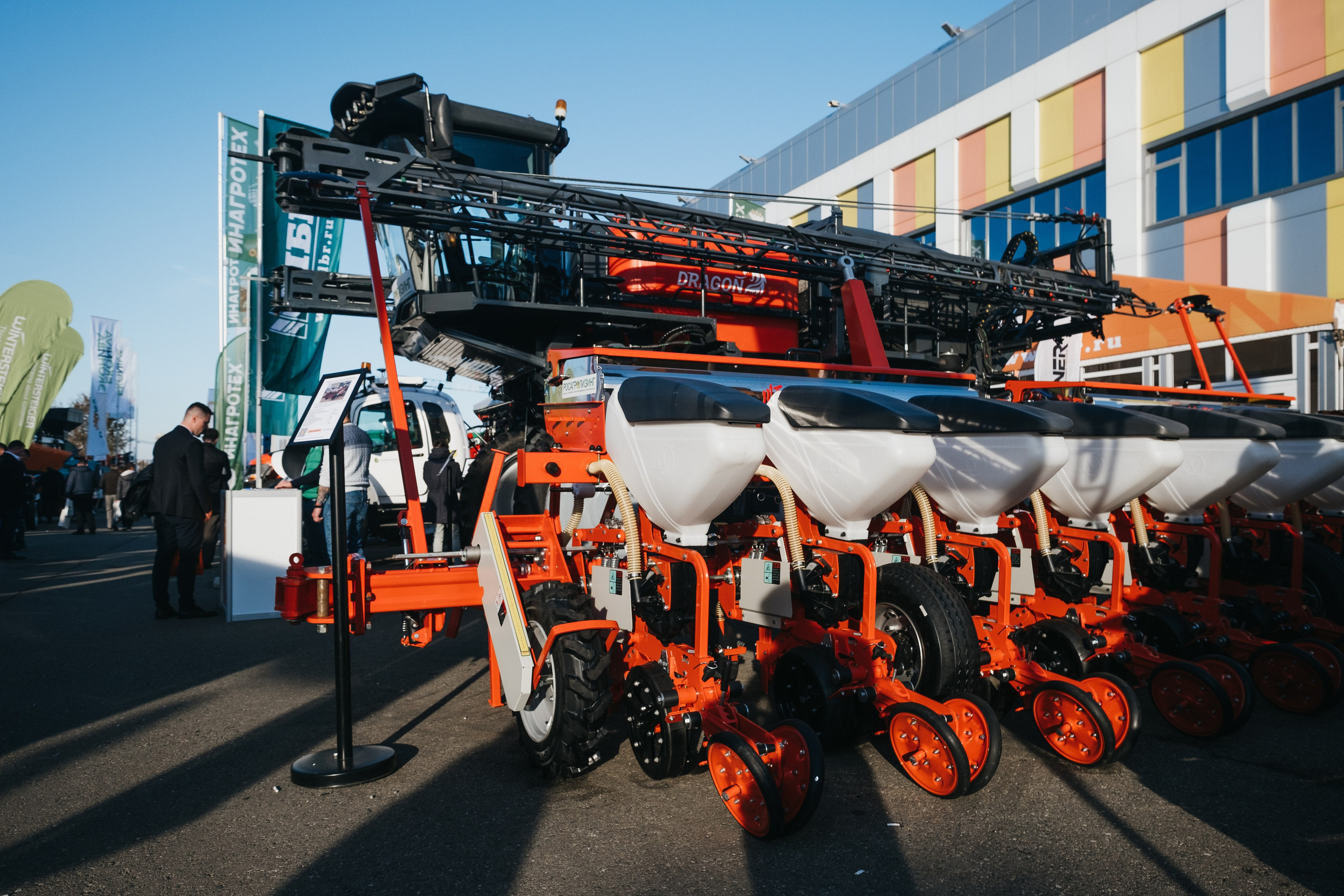 Фотограф на деловую съемку презентации, конференции. Свадебный и репортажной фотограф Денис Ожигин в Краснодаре и Краснодарском крае