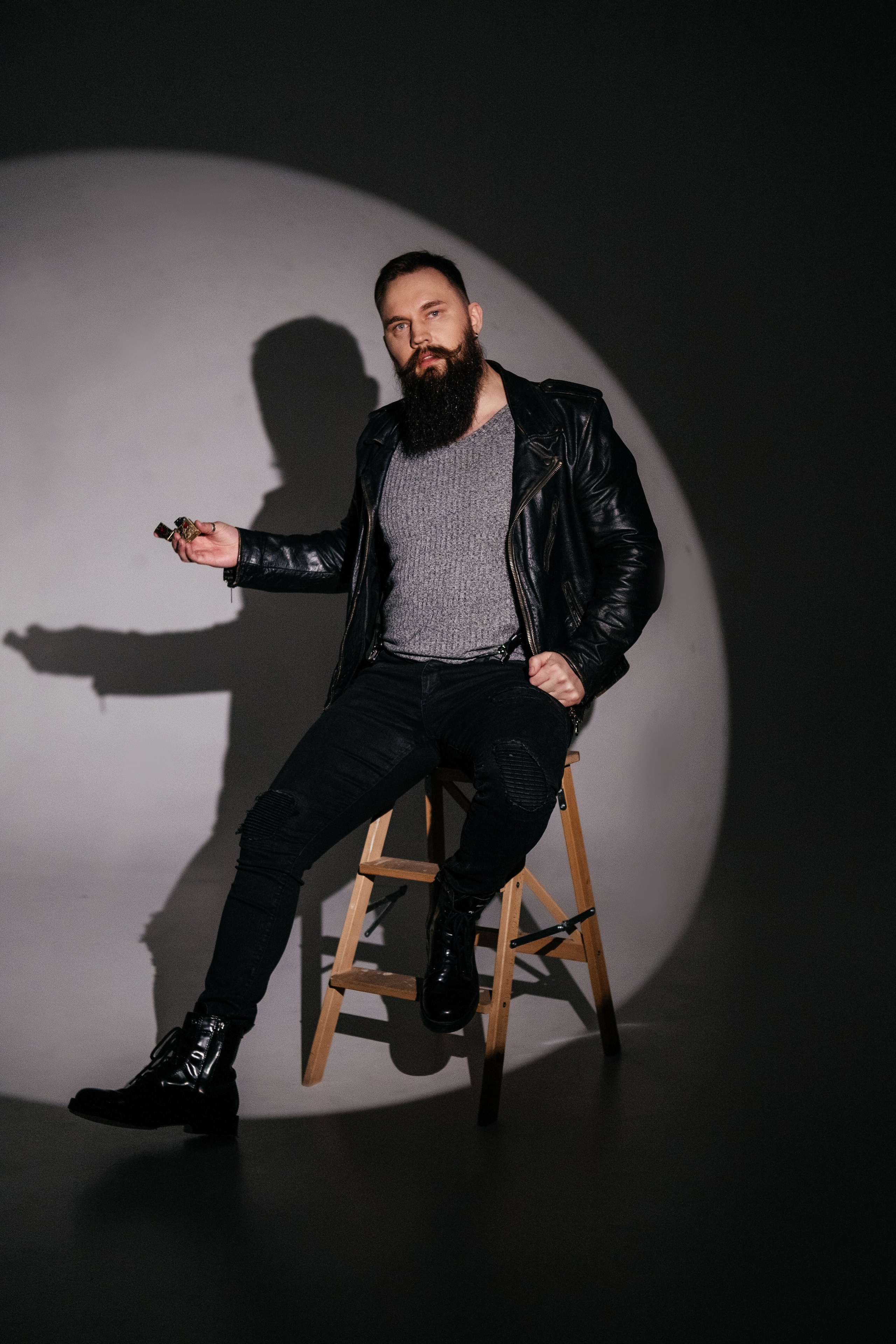 Мужской портрет — выразительная и стильная фотосъемка для мужчин | Анна Кораблик. Свадебный фотограф в Екатеринбурге — заказ профессиональной фотосесии, все виды фотосъемки