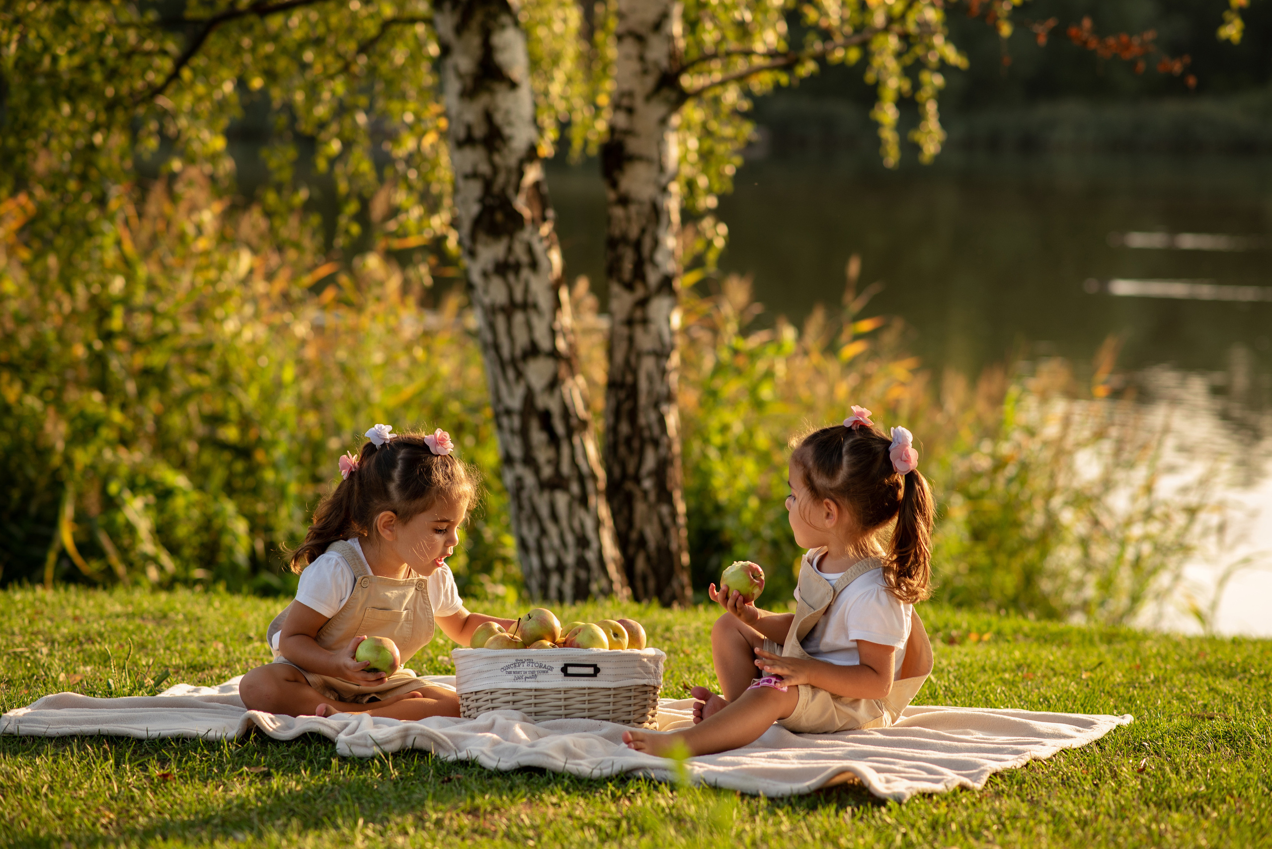 Семейная фотосессия у реки для Сергея и Ирины. Анна Боровикова, фотограф Пушкино