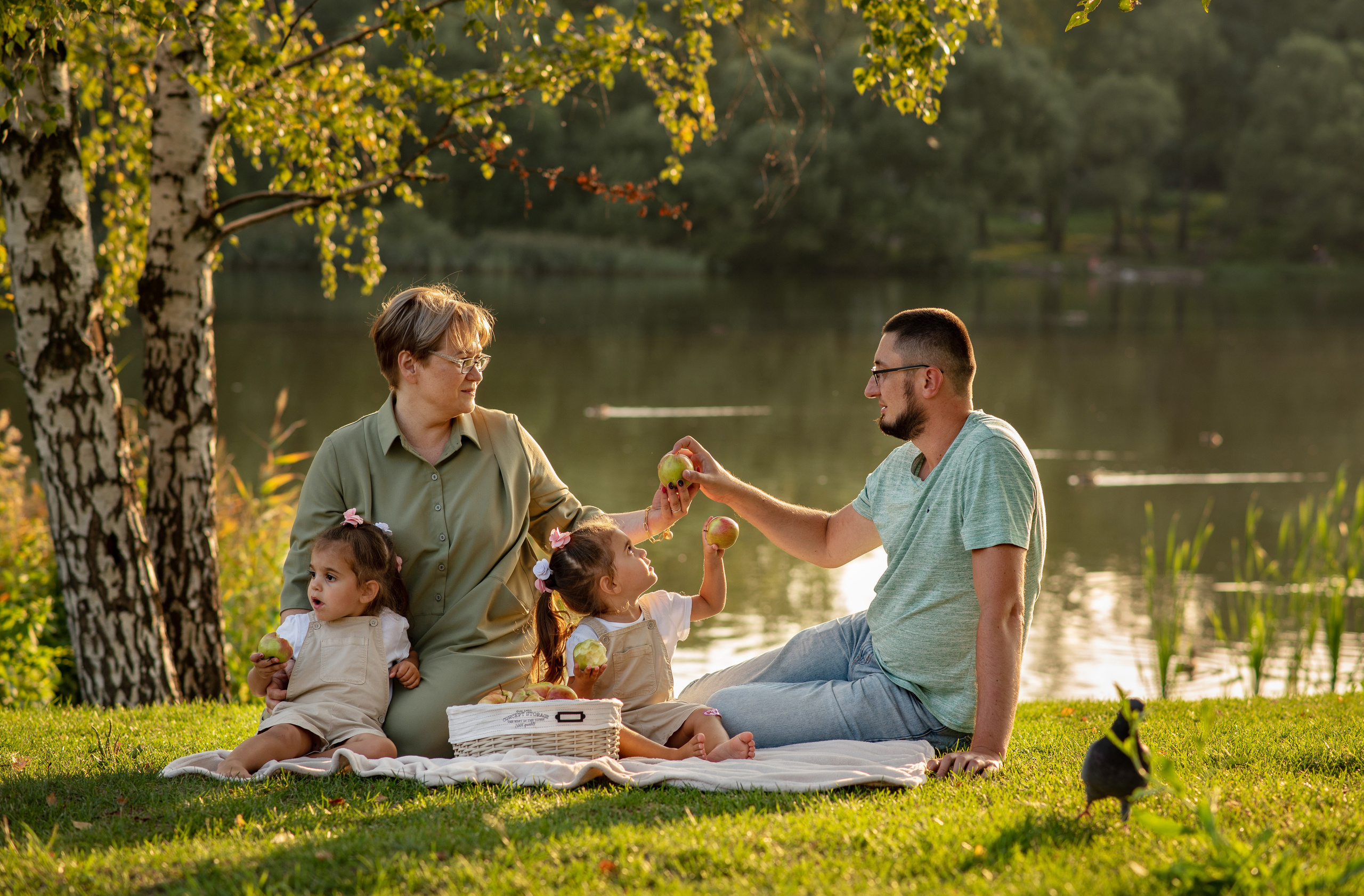 Семейная фотосессия у реки для Сергея и Ирины. Анна Боровикова, фотограф Пушкино