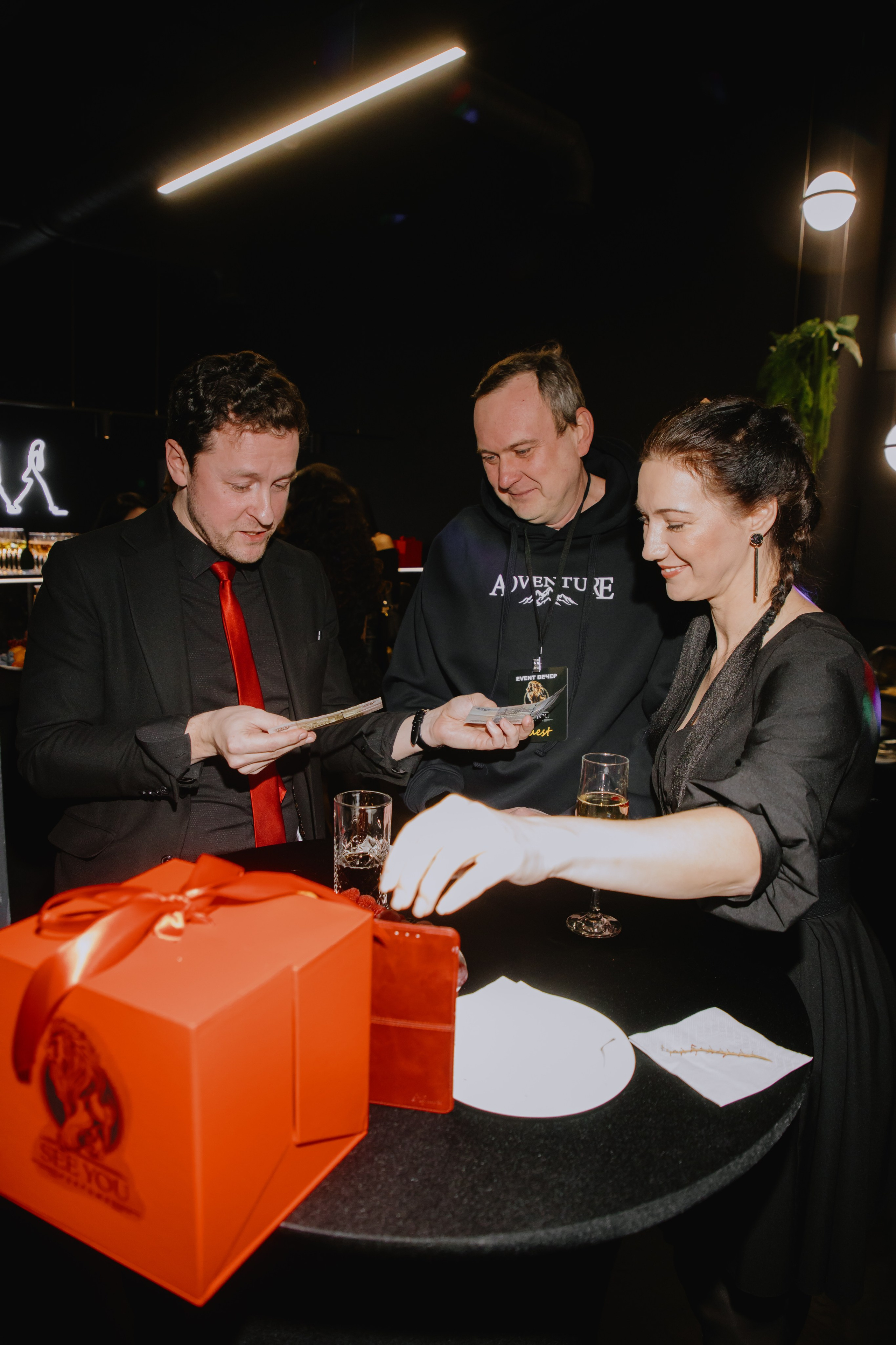 See `You Perfume. Фотограф в Москве и Санкт-Петербурге Дарина