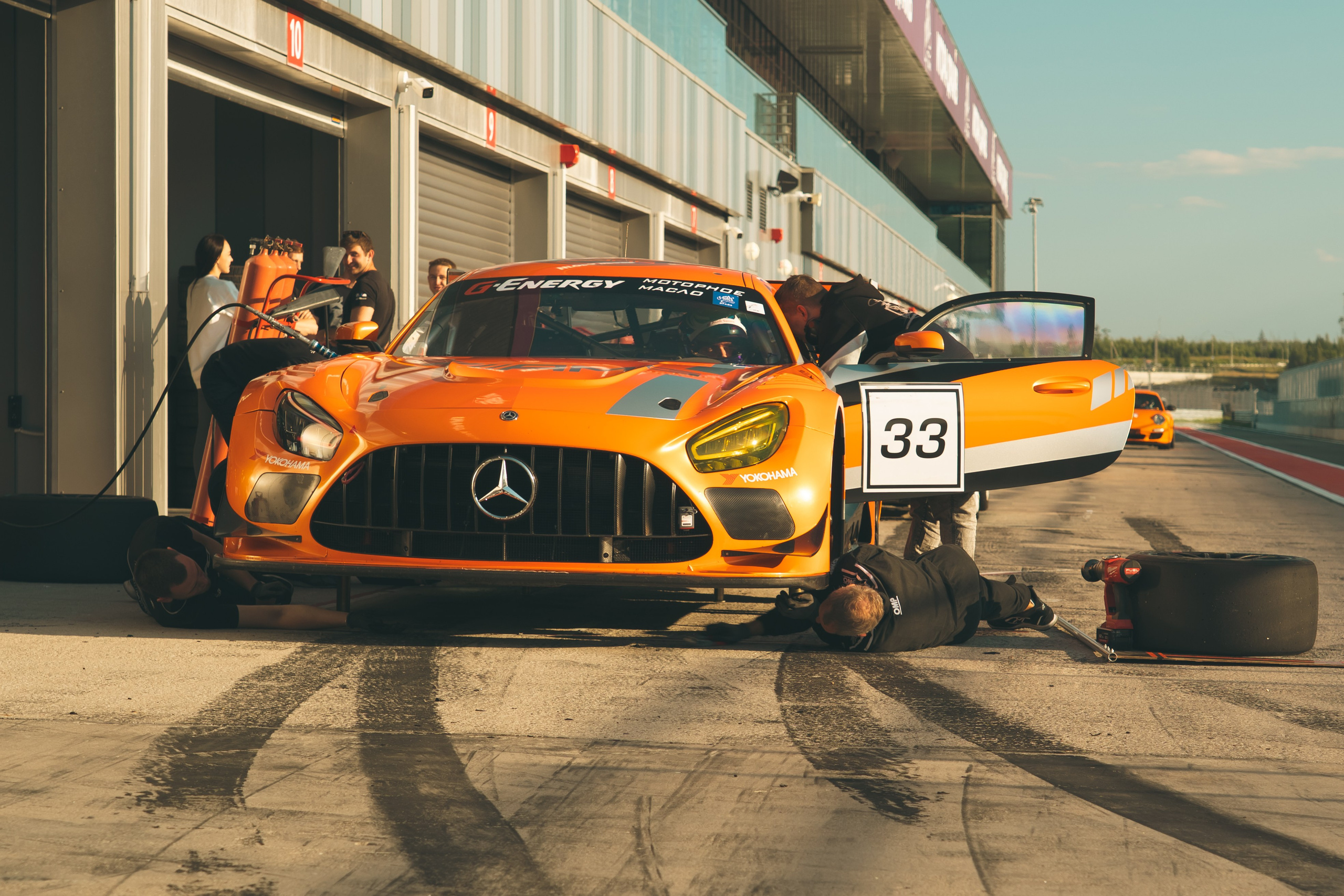 Трек-день Игора Драйв. Портретный и автомобильный фотограф в Санкт-Петербурге Евгений Черепанов