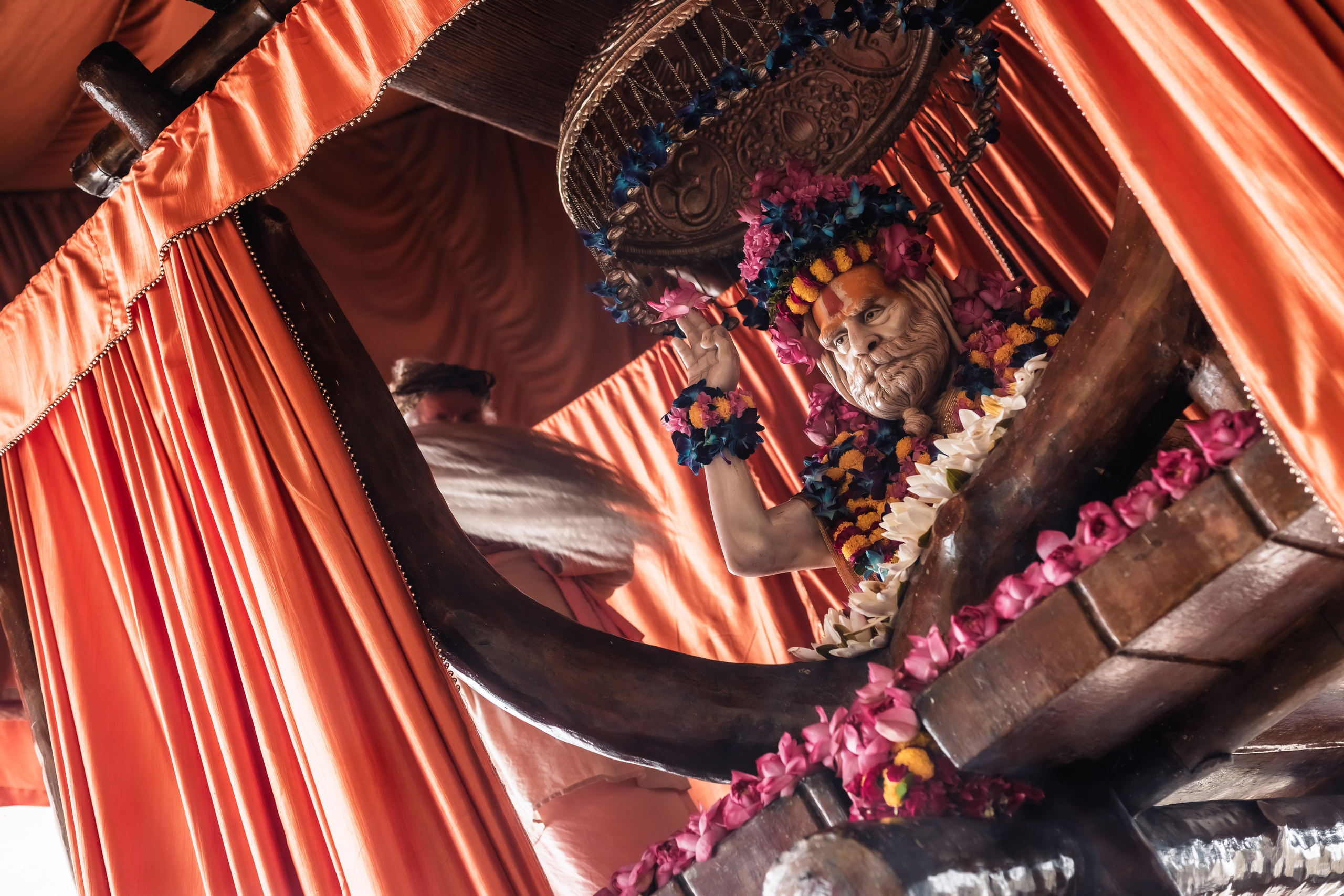 Abhisheka Devraha Baba on Sri Devdas ji maharaj bd. Mariam Bagdasaryan