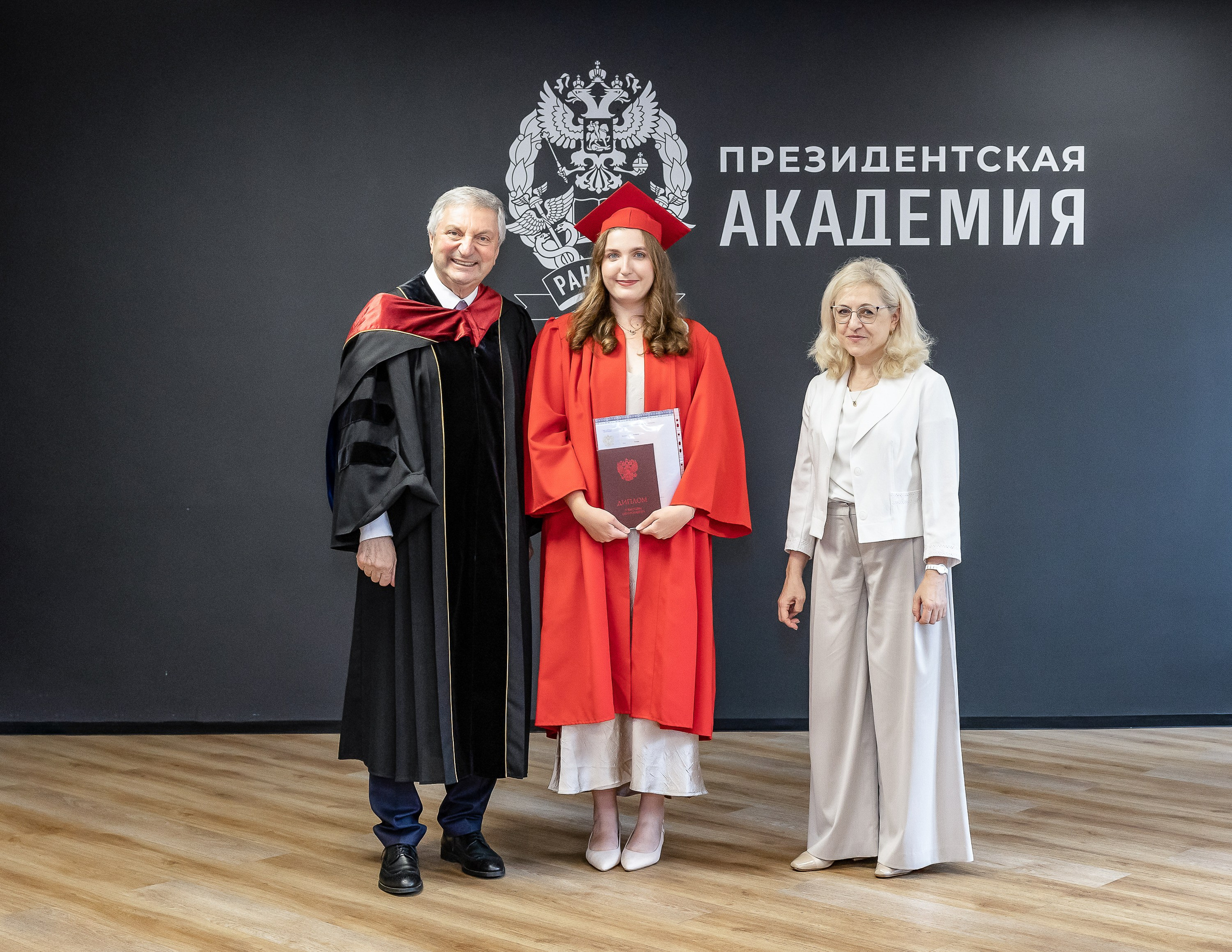 Вручение дипломов об окончании обучения в Президентской академии РАНХиГС. Фотограф Владимир Охрименко