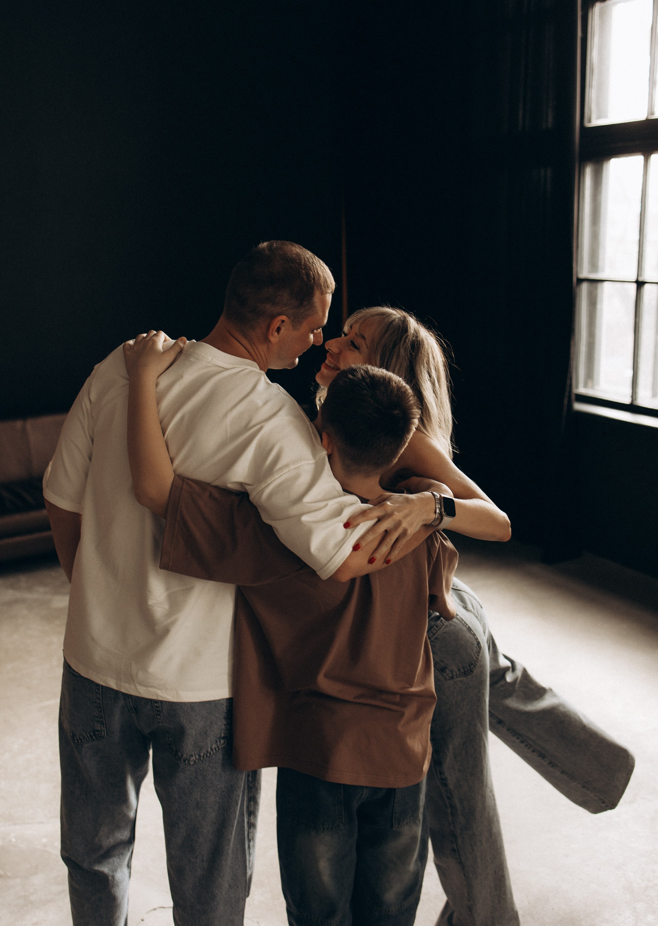 Игорь, Виктория и Макс — зал Натура. Семейный фотограф в Краснодаре Храмова Анна