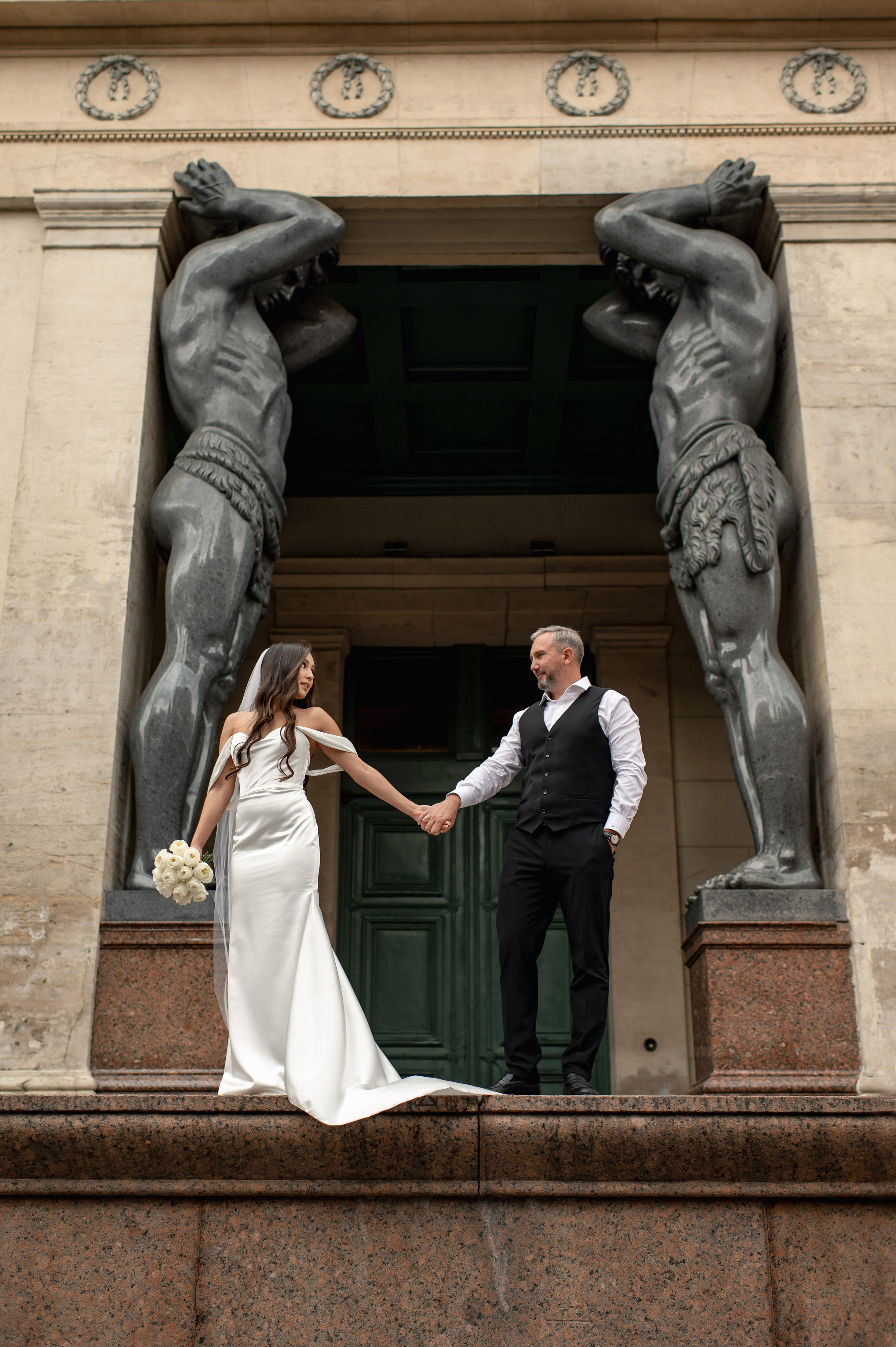 Классическая свадебная фотосессия Аины и Антона по самым красивым местам для свадебной прогулки в Санкт-Петербурге. Портретный, семейный и свадебный фотограф в Санкт-Петербурге и в Пушкине Ширяев Денис