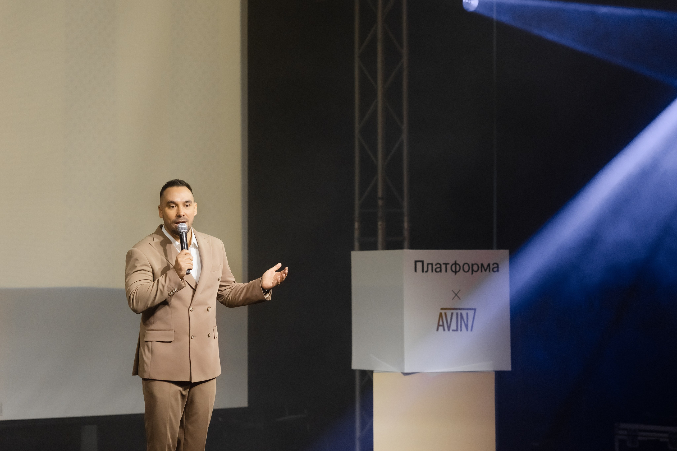 Корпоративные мероприятия. Ведущий Руслан Горяев