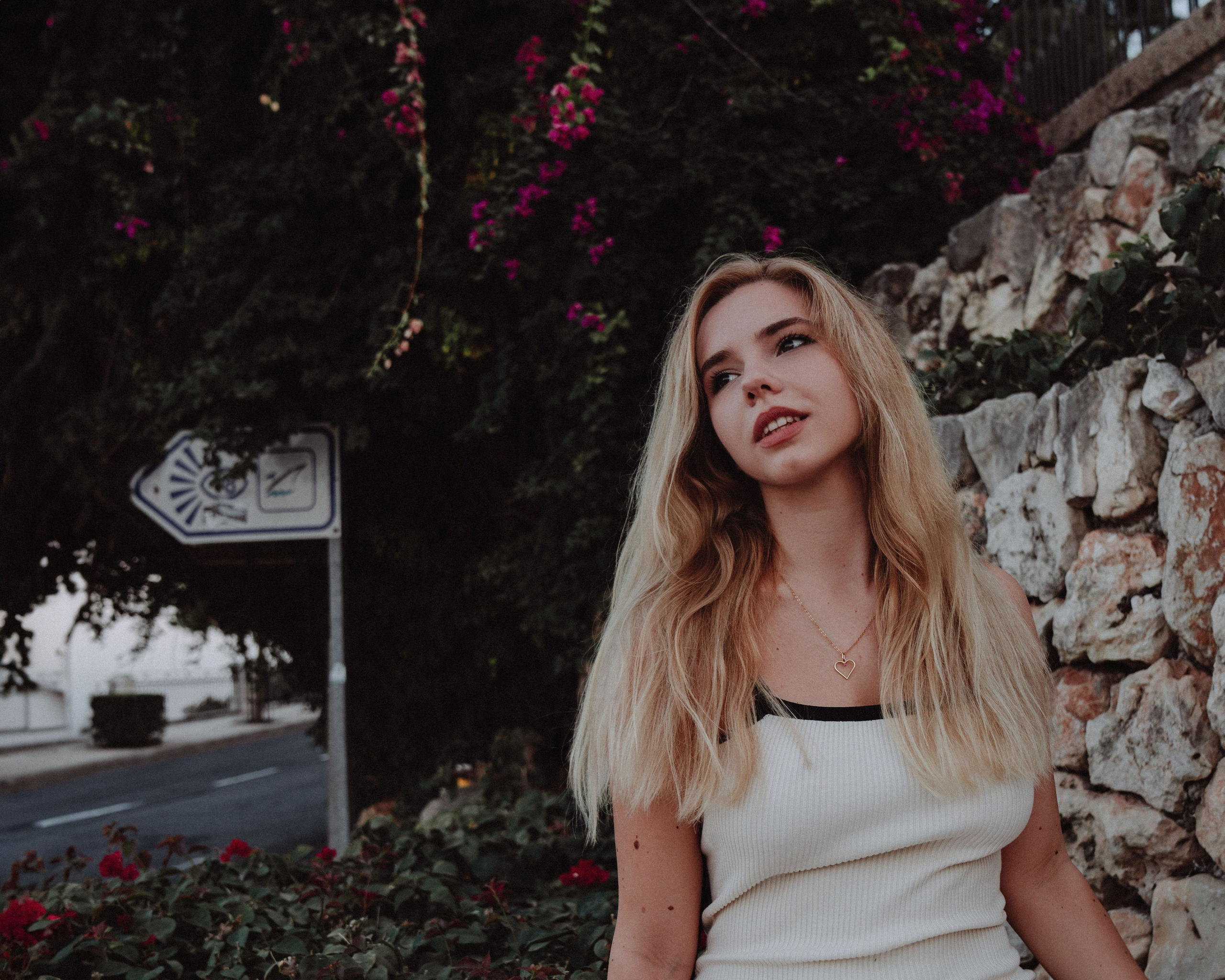 В цветущем саду. Портретный и свадебный фотограф в Москве Финкельштенй Анна