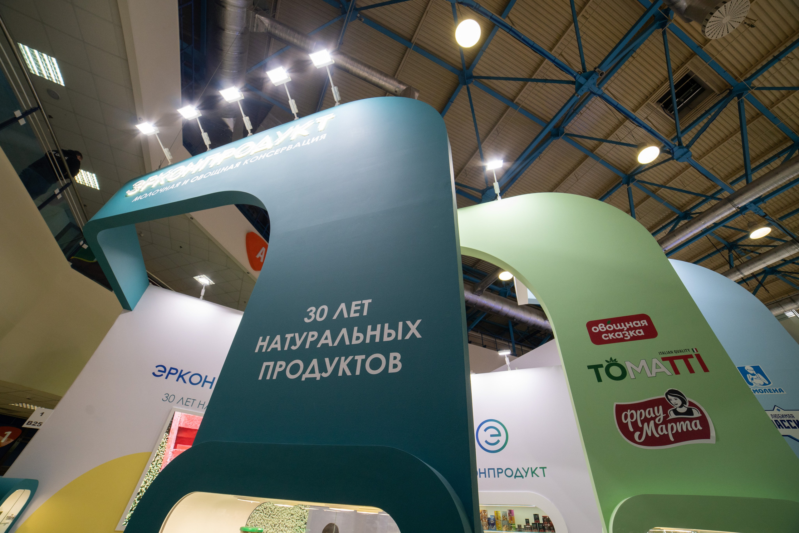 Выставочные стенды. Профессиональный портретный фотограф в Москве Владимир Глаголев