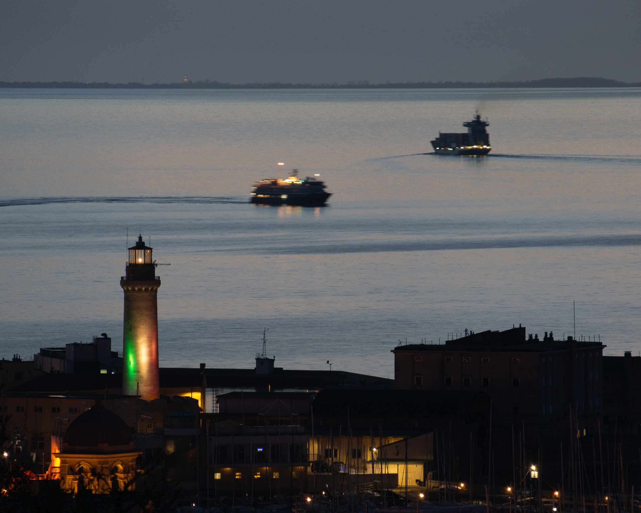 Lanterne di una citta. Fotografo Alina Imanbaeva Trieste e FVG