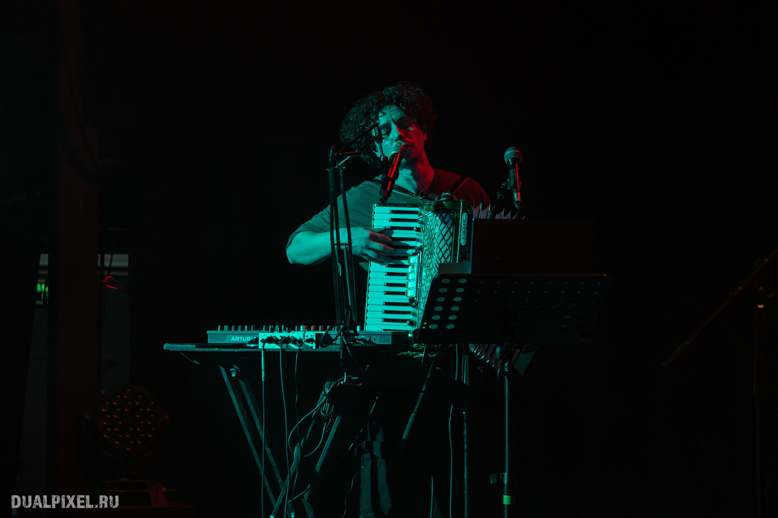 DenDerty концерт в Москве 30.03.2025. Магия музыки в кадре: Концертная Фотография