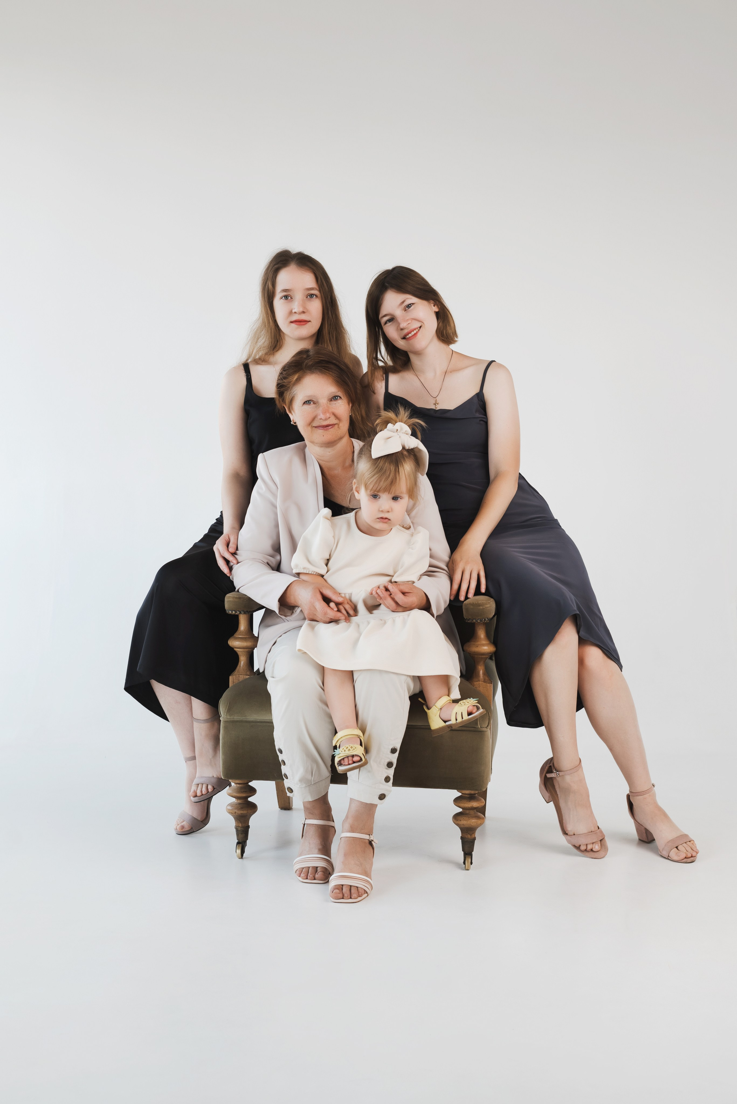 Семейная фотосессия минимализм. Фотограф в Воронеже. Портреты, контент, семейные сьемки