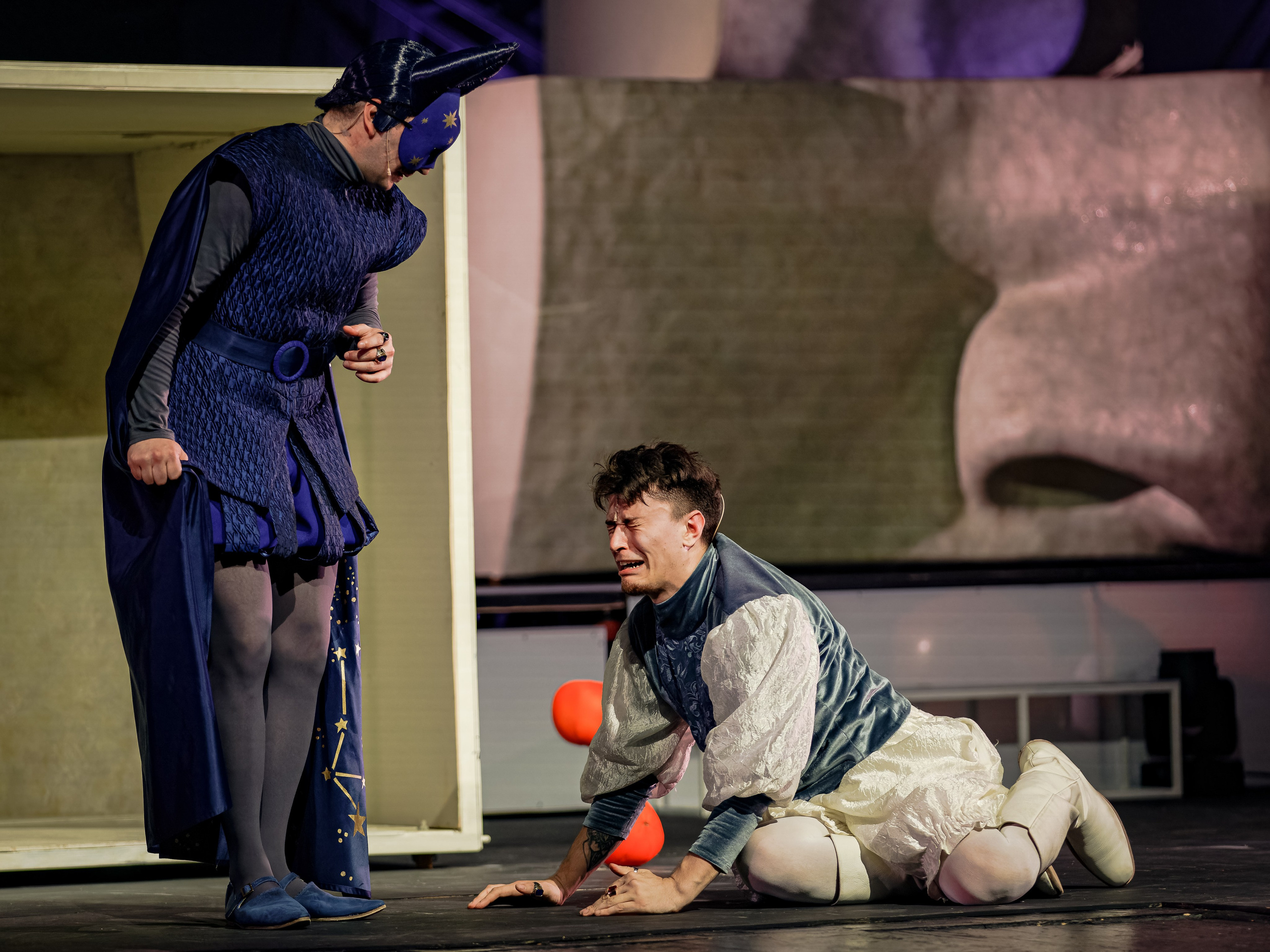 Любовь к трем апельсинам_Чехов Центр. Фотограф. г. Южно-Сахалинск. Олег Толстов