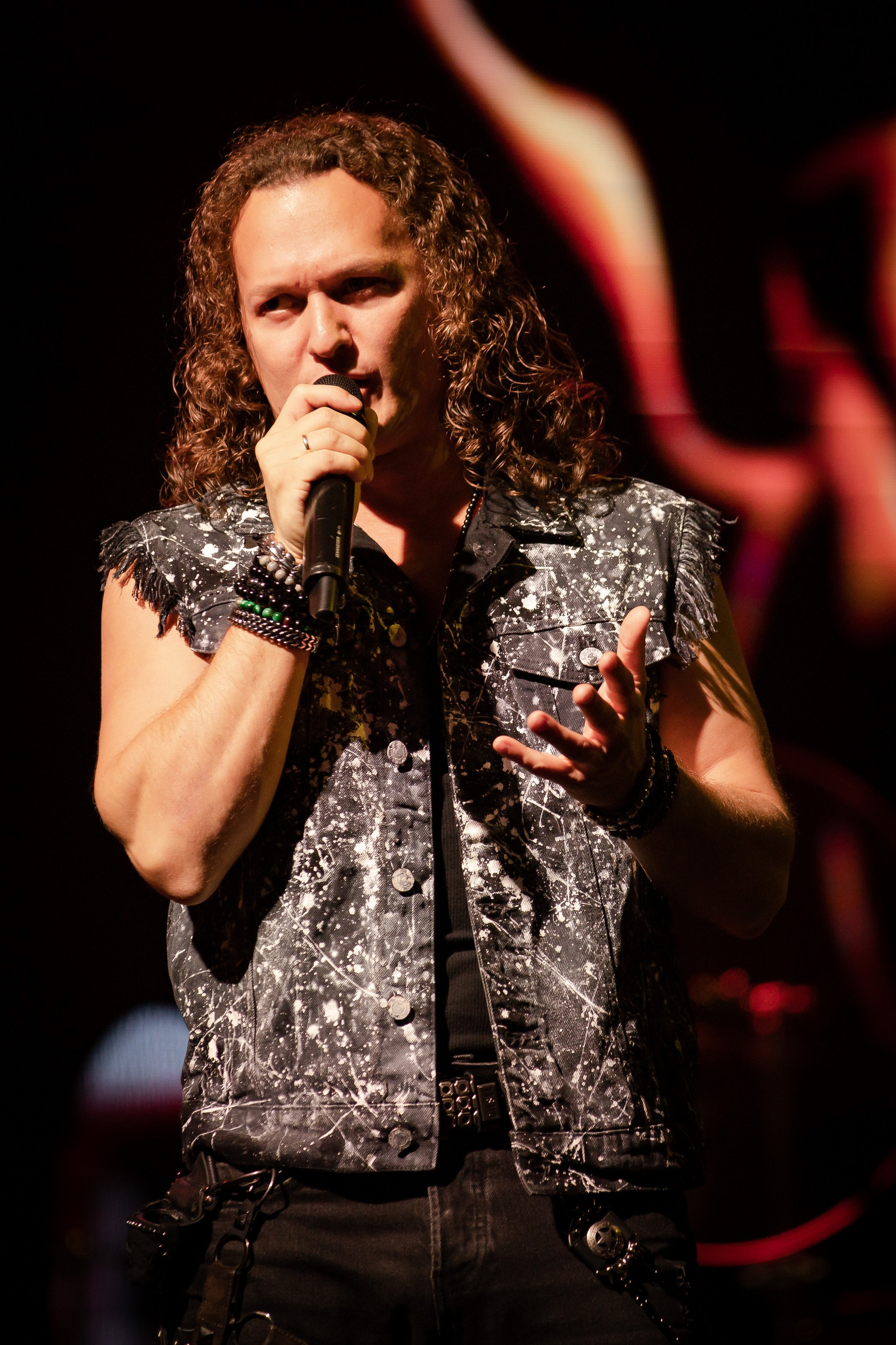 Эпидемия. Крылья Сахалина. Фотограф. г. Южно-Сахалинск. Олег Толстов