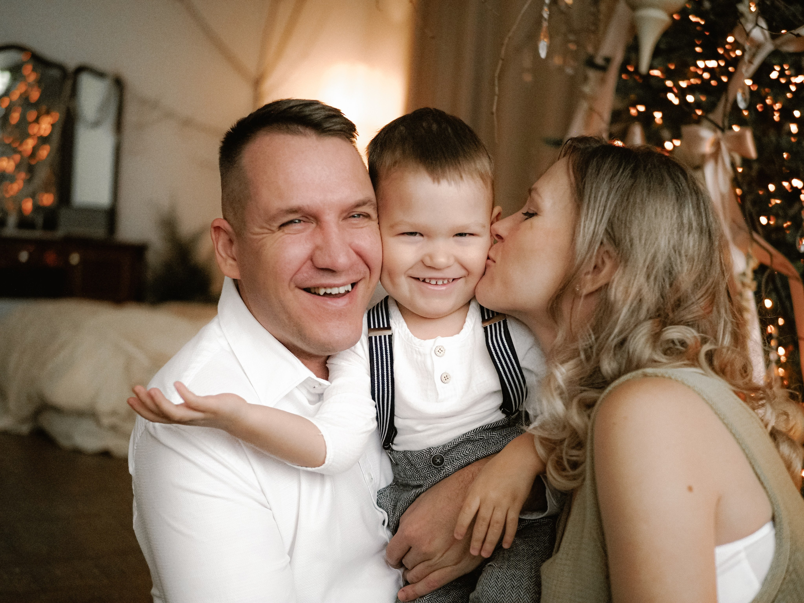 Если фото у елочки, то вот так. Фотограф Рязань. Семейный Свадебный фотограф