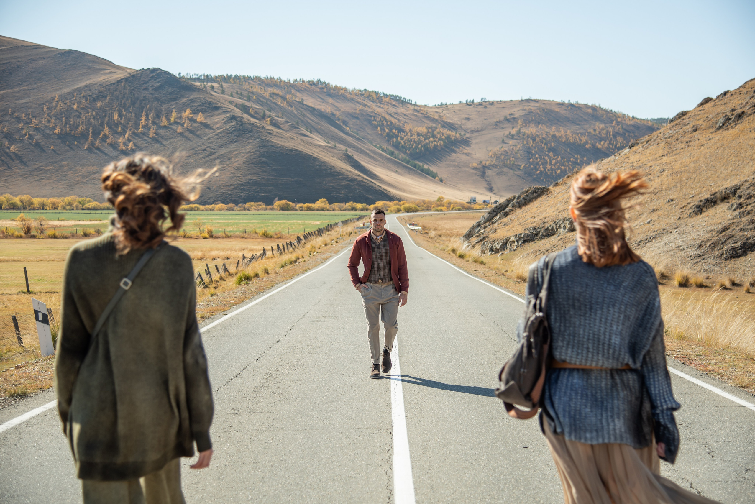 Съёмка одежды на Ольхоне. Занимаюсь профессиональной фотографией и живу рядом с Байкалом. Работаю в разных жанрах