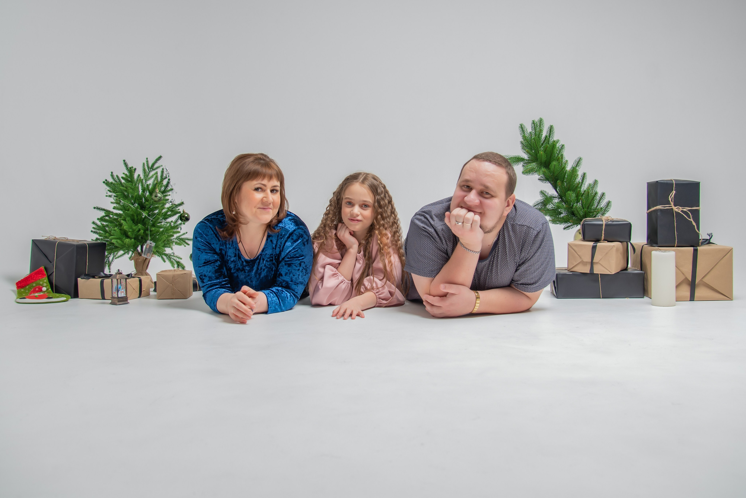 Семейная новогодняя фотосессия «Стандарт». Занимаюсь профессиональной фотографией и живу рядом с Байкалом. Работаю в разных жанрах