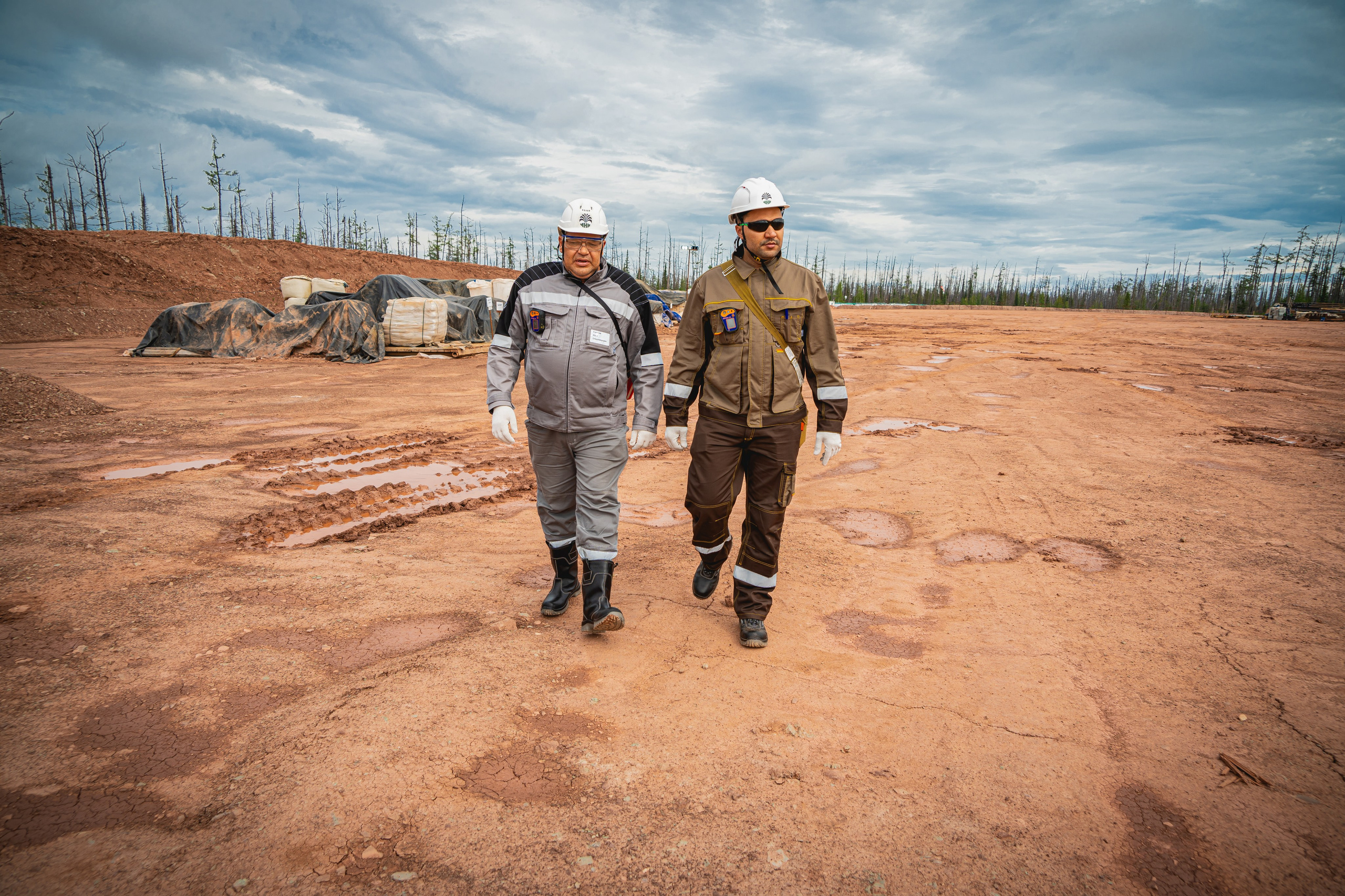 Репортажная (документальная) фотография. Занимаюсь профессиональной фотографией и живу рядом с Байкалом. Работаю в разных жанрах