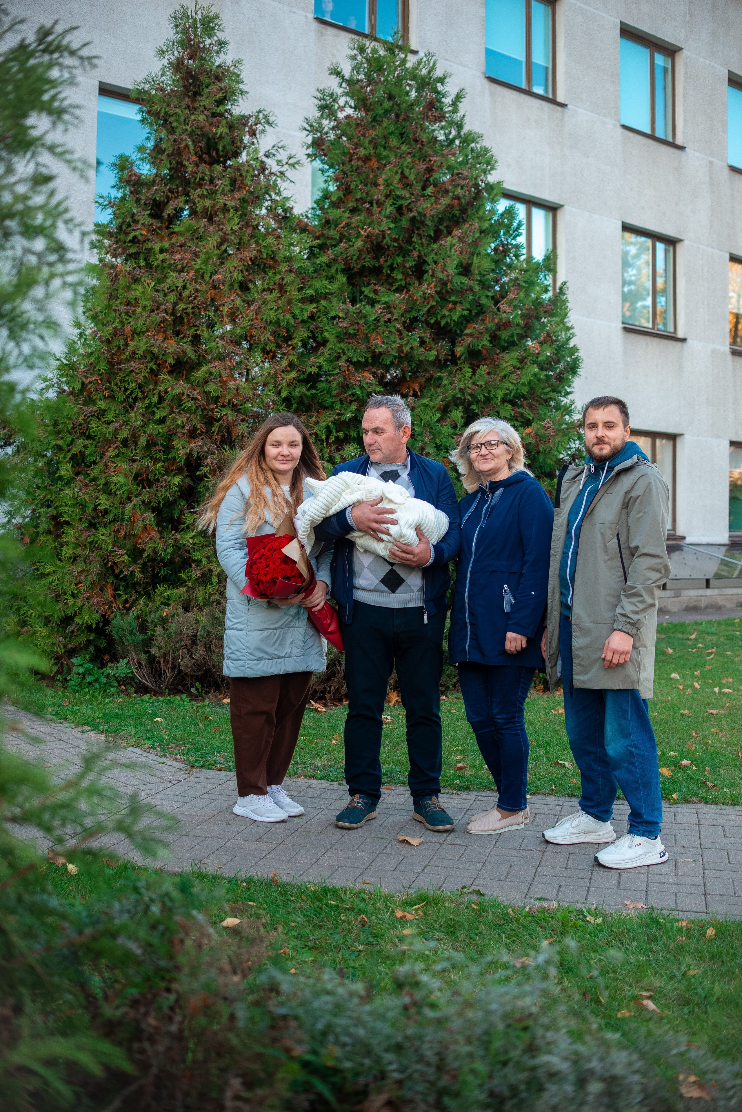 Выписка Натальи МиД. Семейный фотограф на выписку из роддома и крещение Минск Настя Гришук