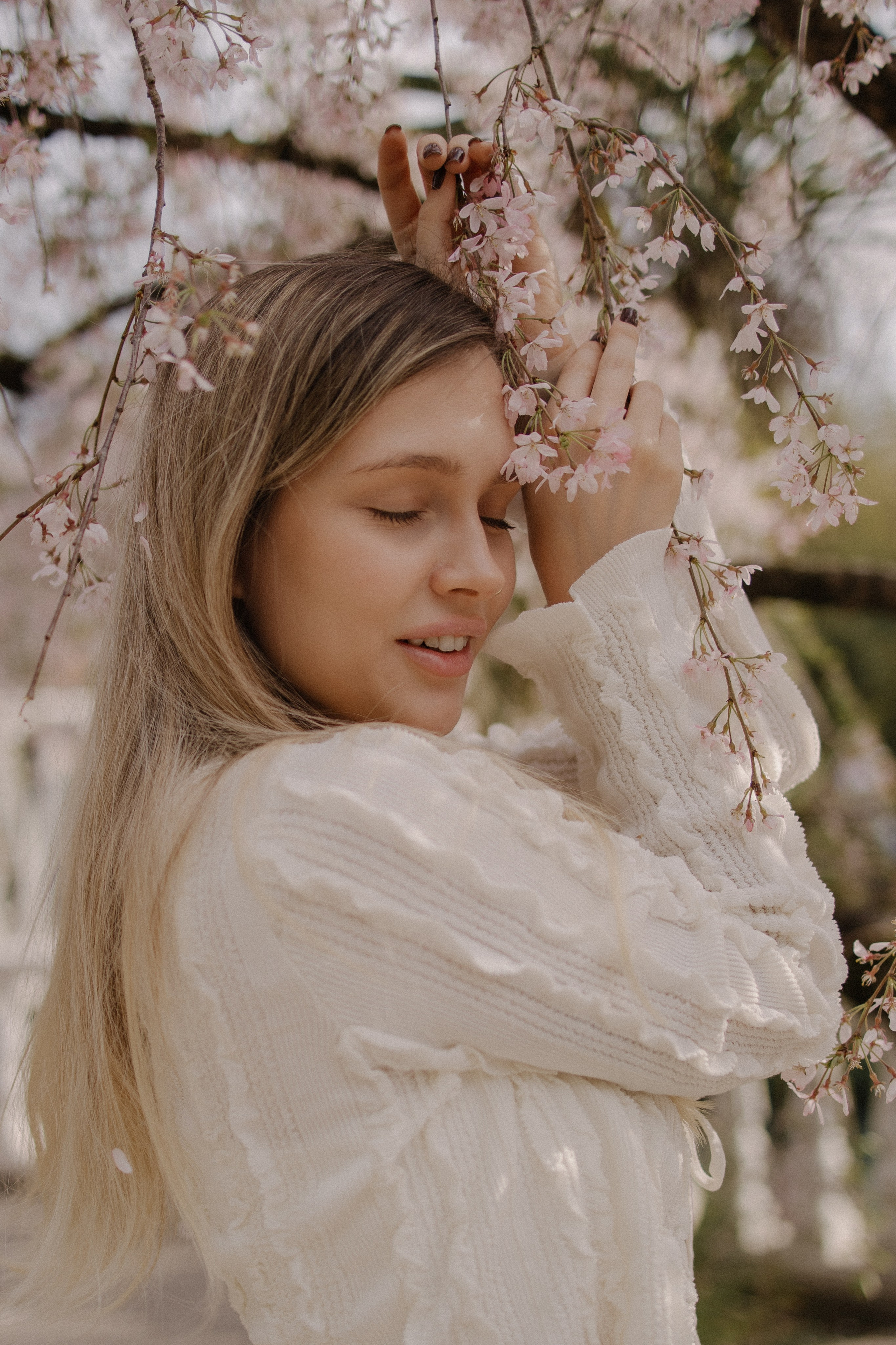 Света в сакуре. Фотограф Сочи Адлер Сириус Красная поляна Олеся Минив