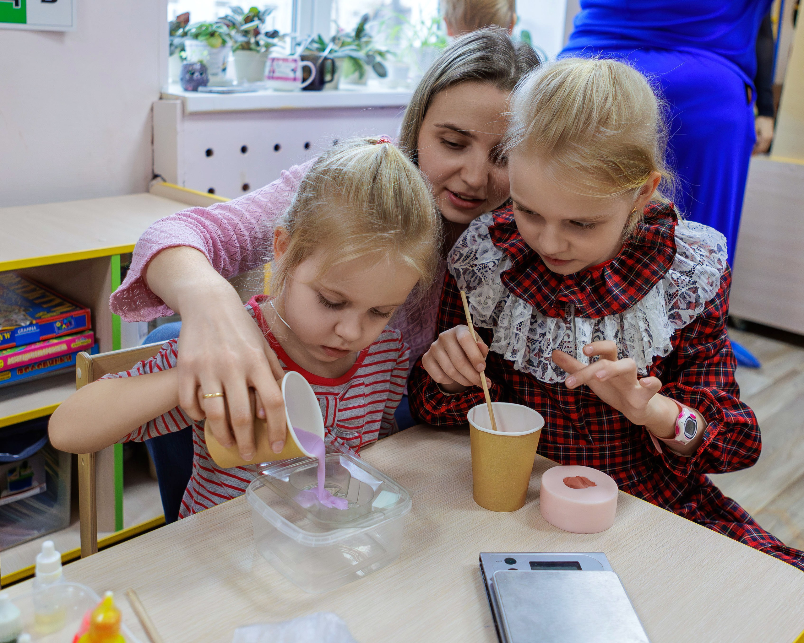МК к 8 марта. Выпускные альбомы и школьный фотограф в Подольске, Троицке, Щербинке, Москве и Московской области