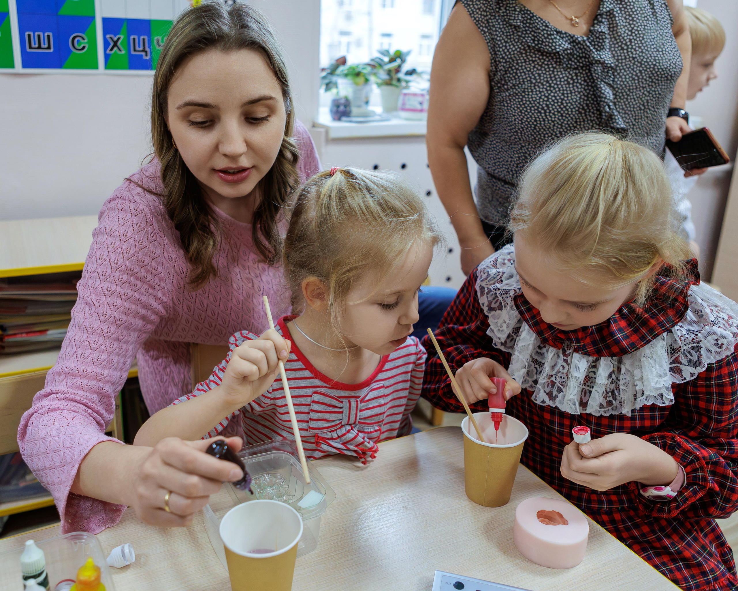МК к 8 марта. Выпускные альбомы и школьный фотограф в Подольске, Троицке, Щербинке, Москве и Московской области