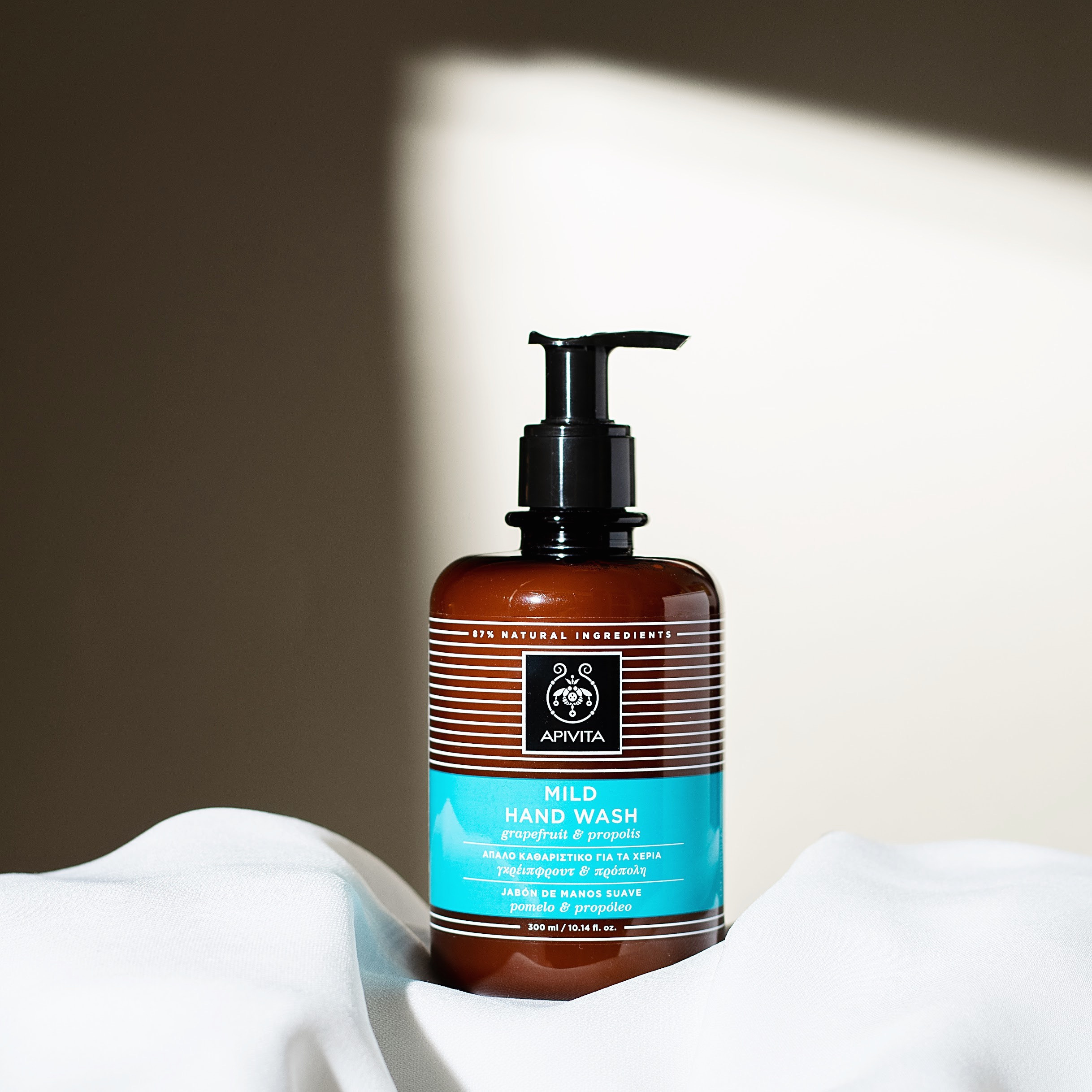 Фотографии косметики Apivita для социальных сетей. Предметный и фуд-фотограф в Москве Мария Гладких