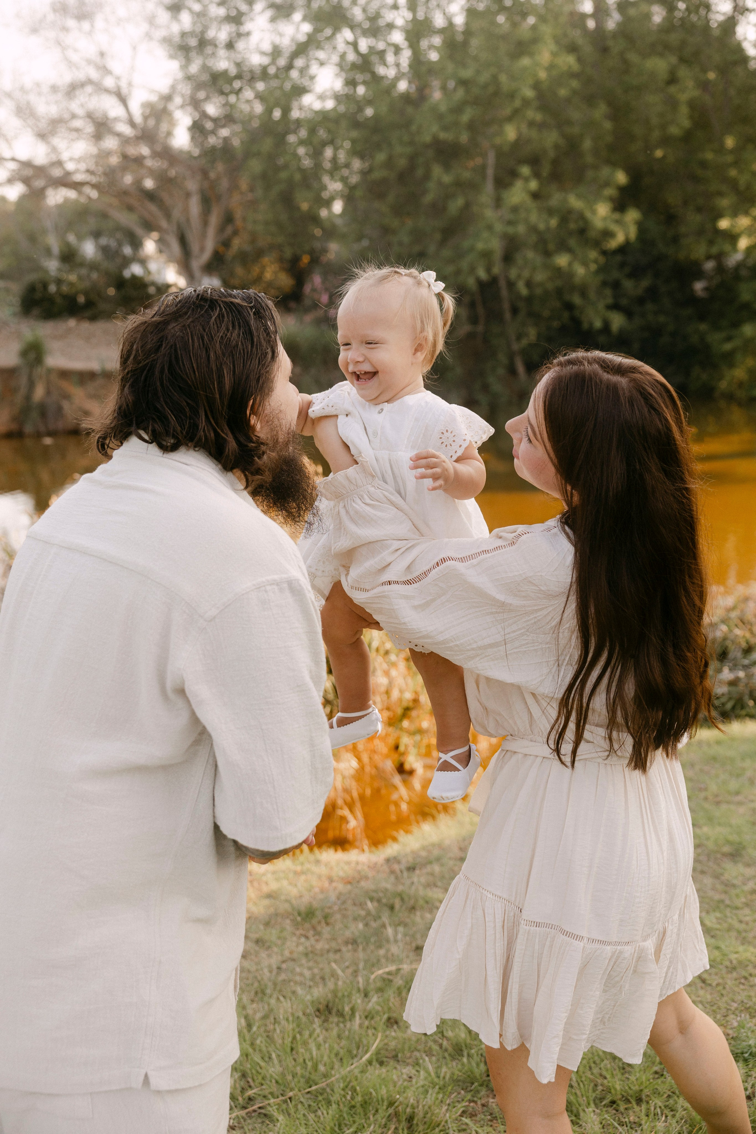 First year photoshoot inside the park (sunset). Wedding and family photographer