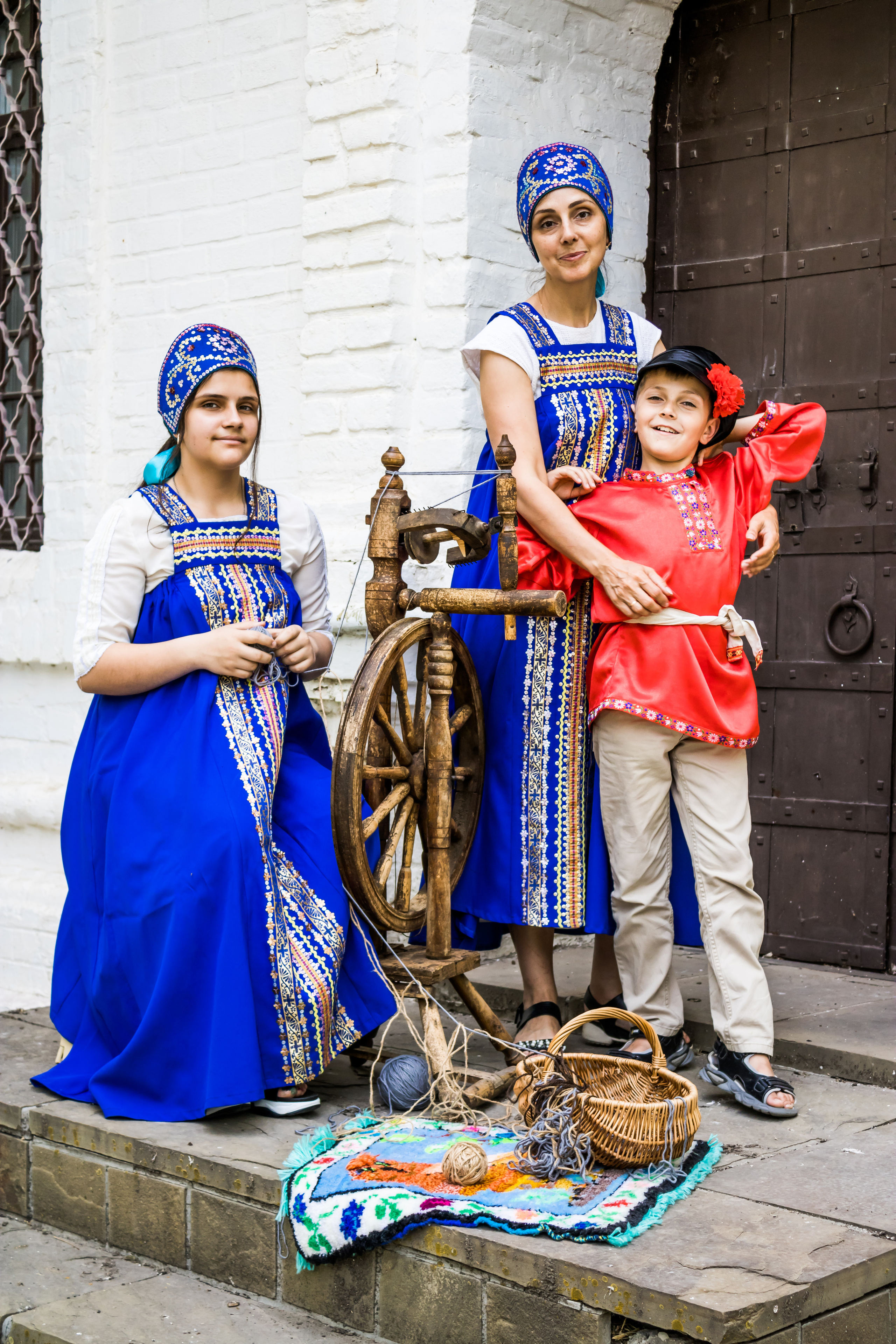 Русские красавицы в национальных костюмах. Фотограф детский и семейный Роза Юрченко в Геленджике, Краснодаре