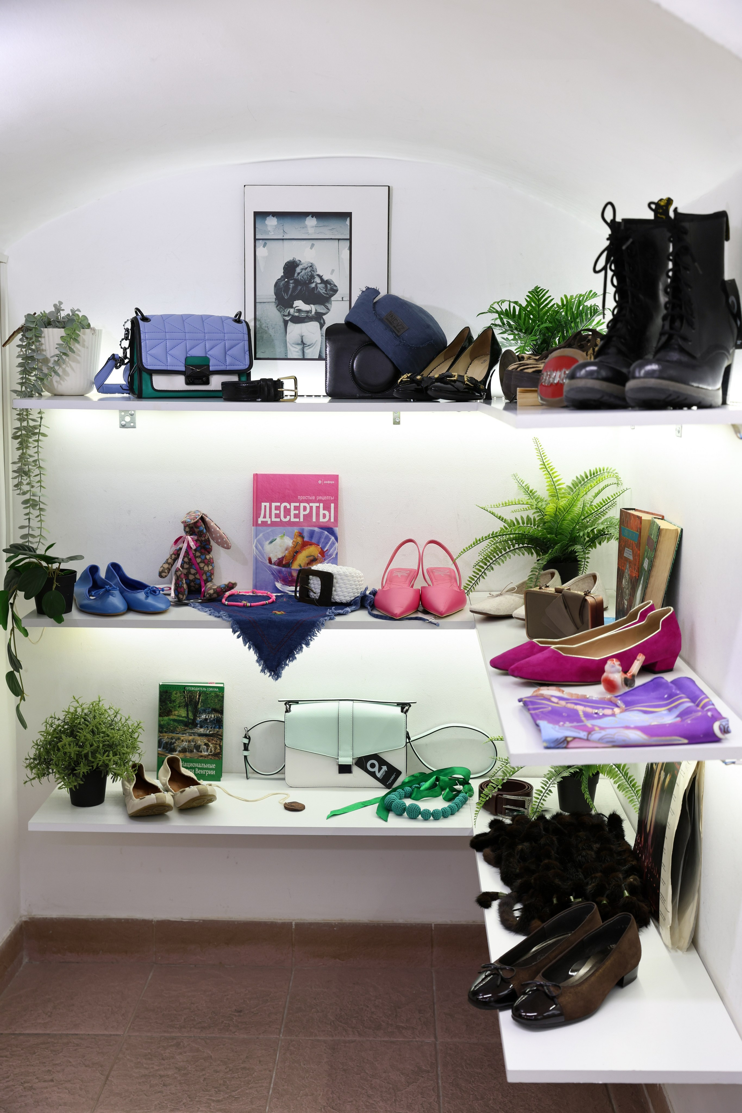 Магазины Charity Shop. Фотограф Дарья Попова