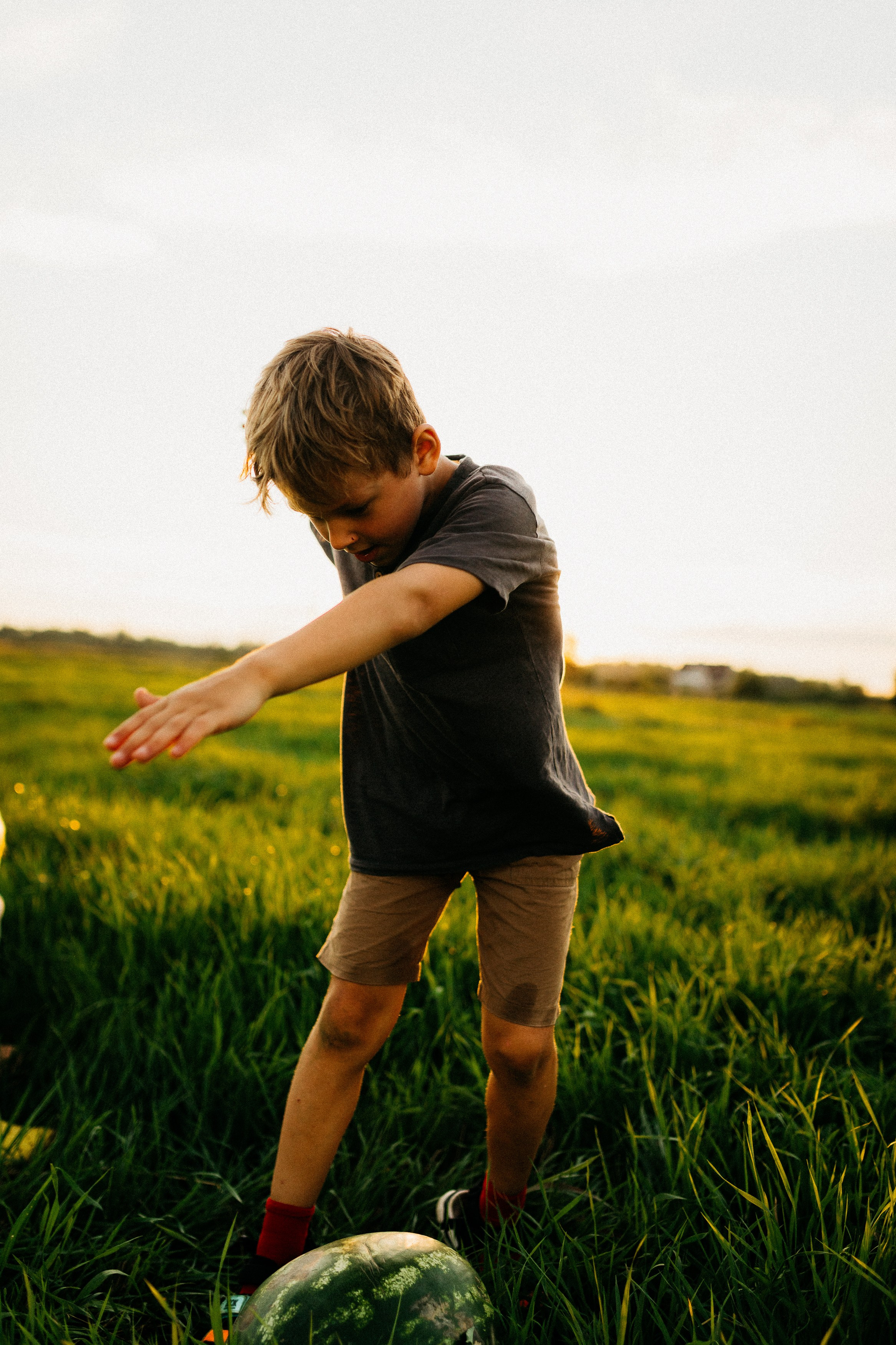 Фотосессия с красными мячами. Семейный фотограф Маша Тимофеева | Москва