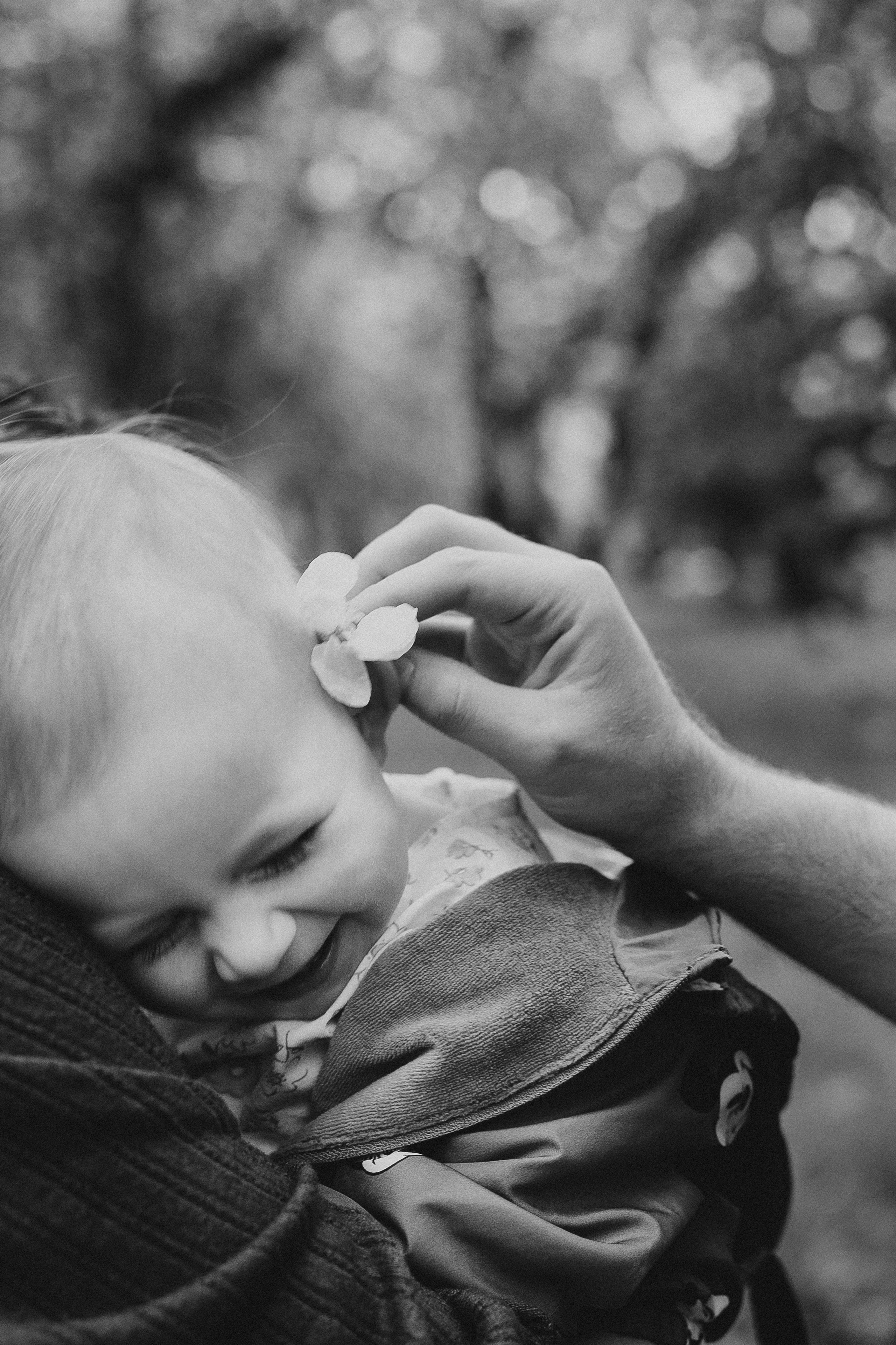 Семейная фотосессия в яблоневом саду. Семейный фотограф в Москве Ирина Жур