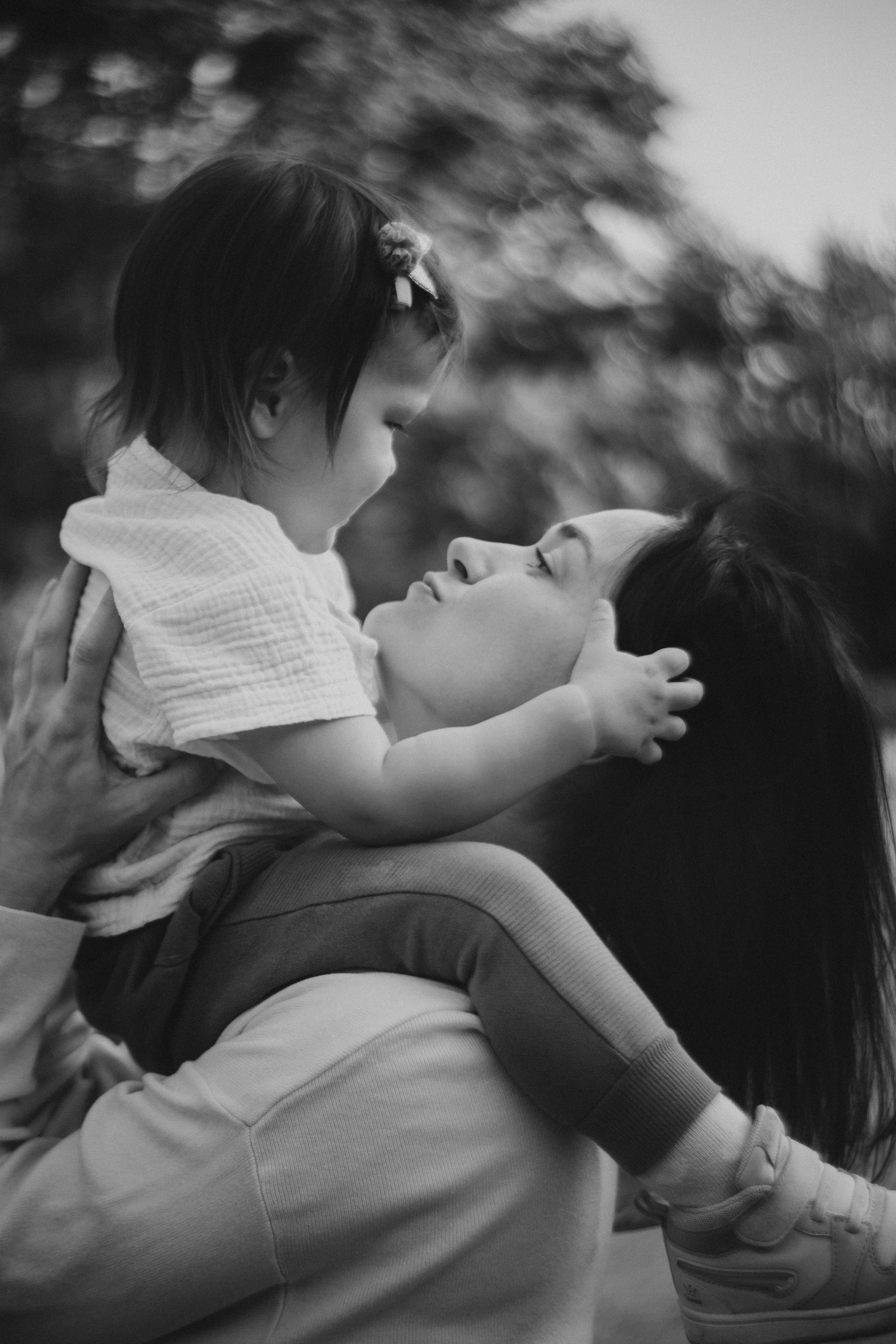 красивый семейный кадр мамы и дочки