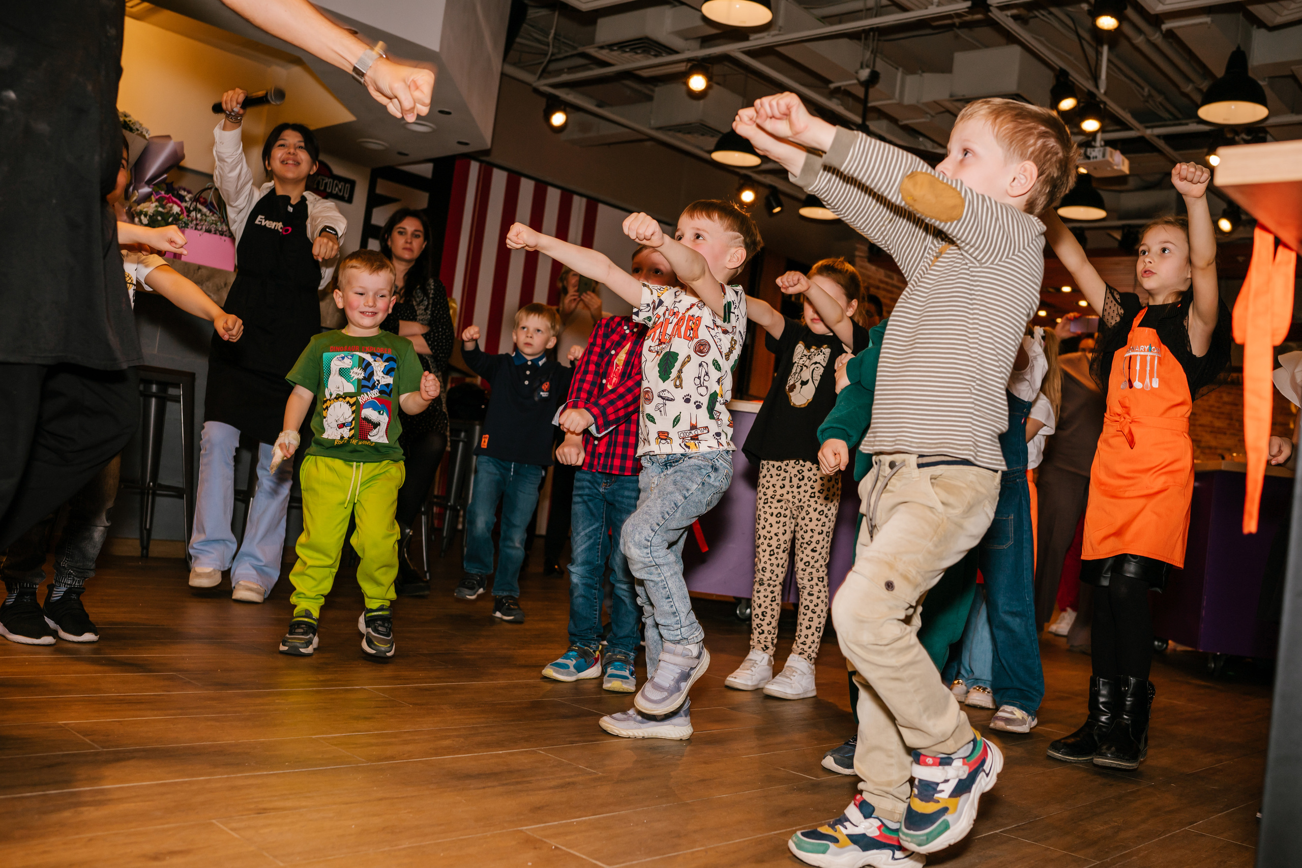фотограф на съемку детского праздника в кулирнаную студию CULINARYON  в Москве