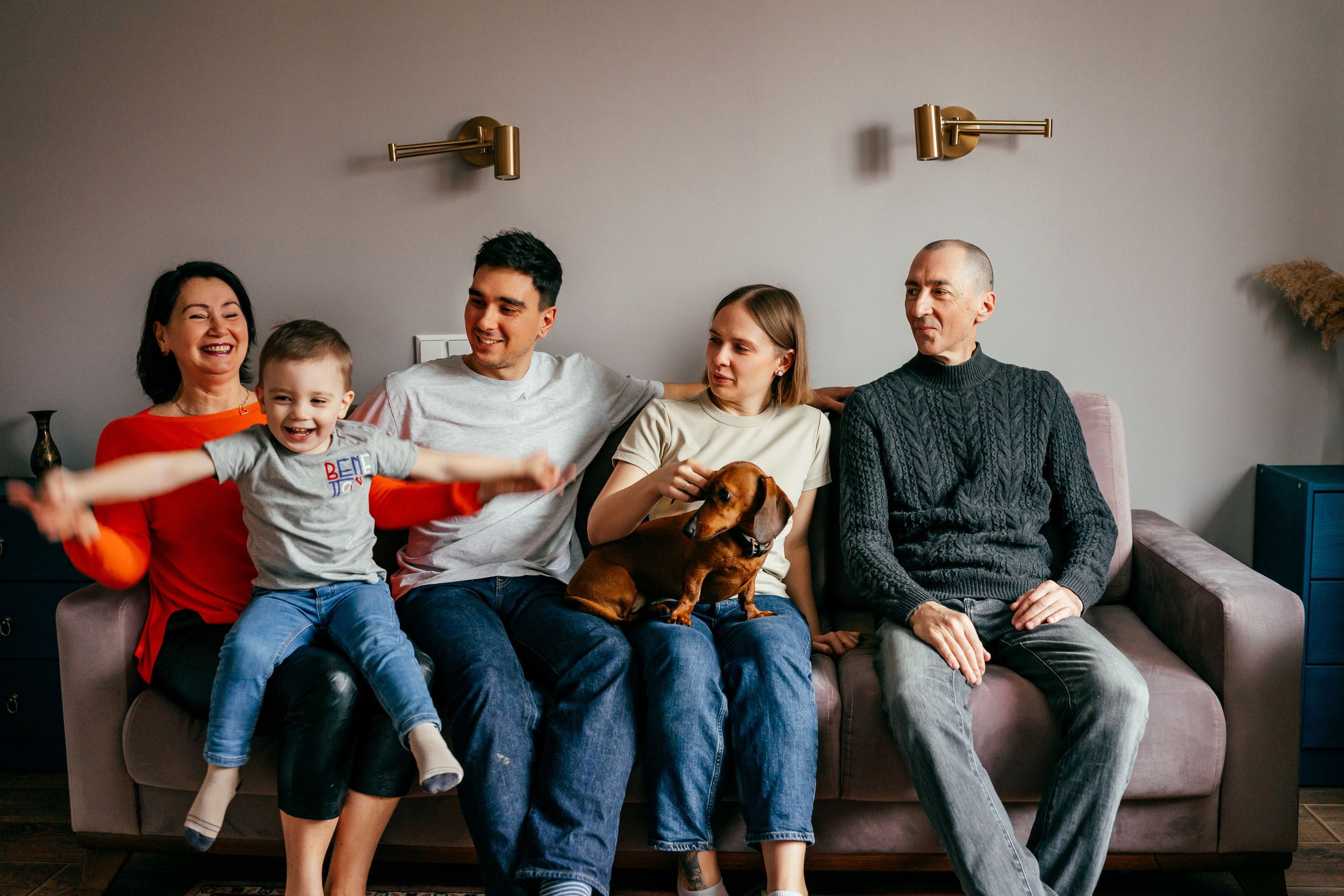 семейная домашняя фотосессия в кругу семьи