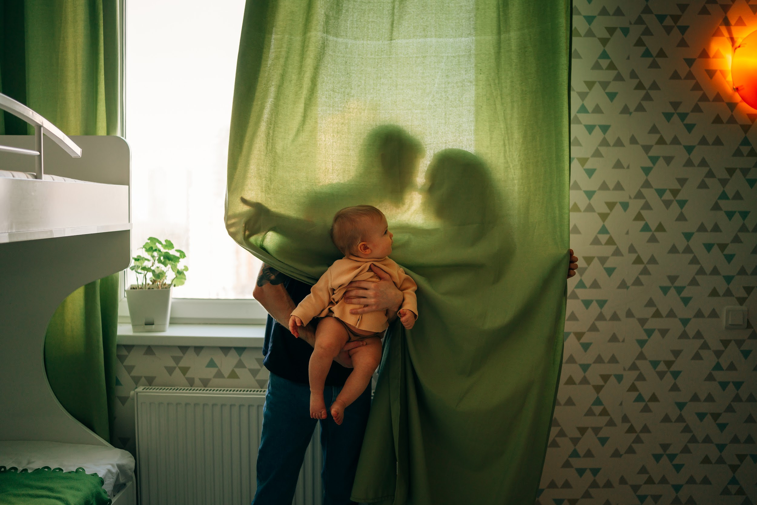 красивая семейная фотография в стиле лайфстайл