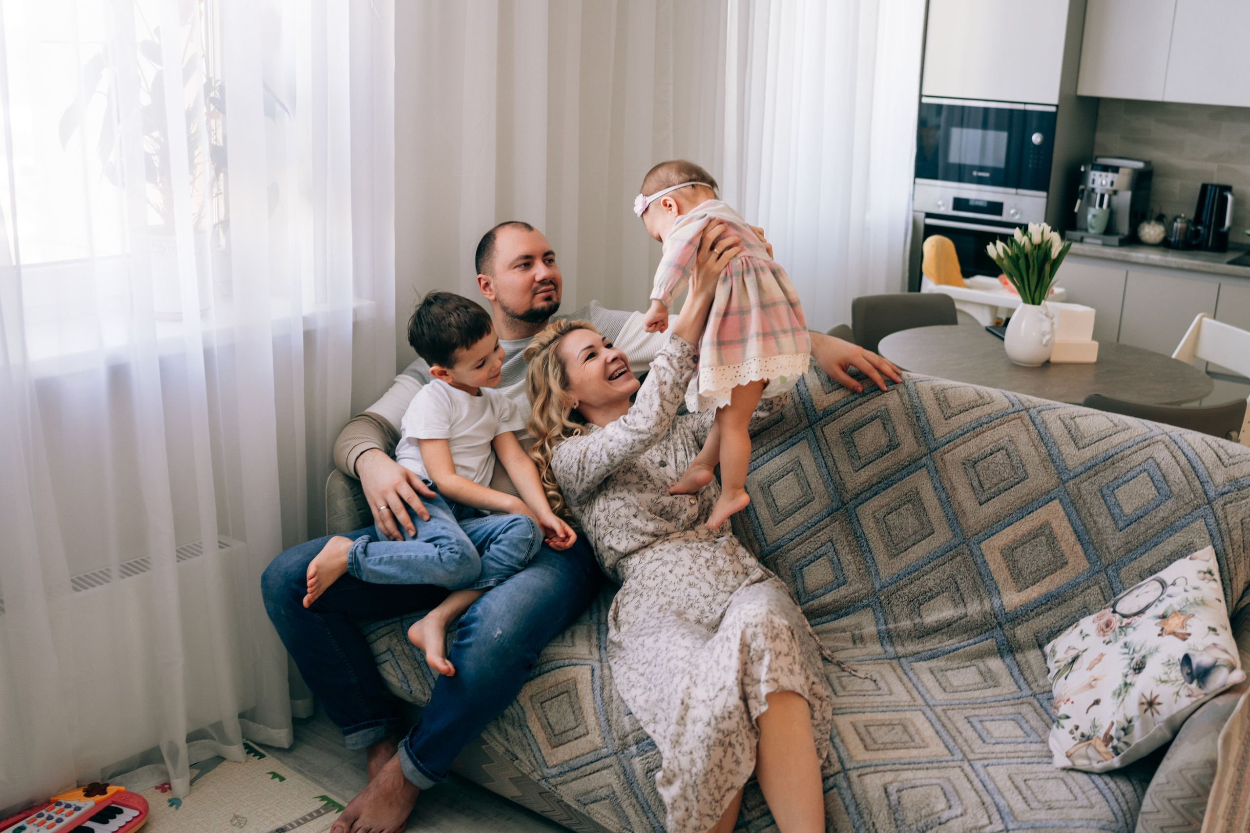 Домашняя семейная фотосессия в двумя детьми